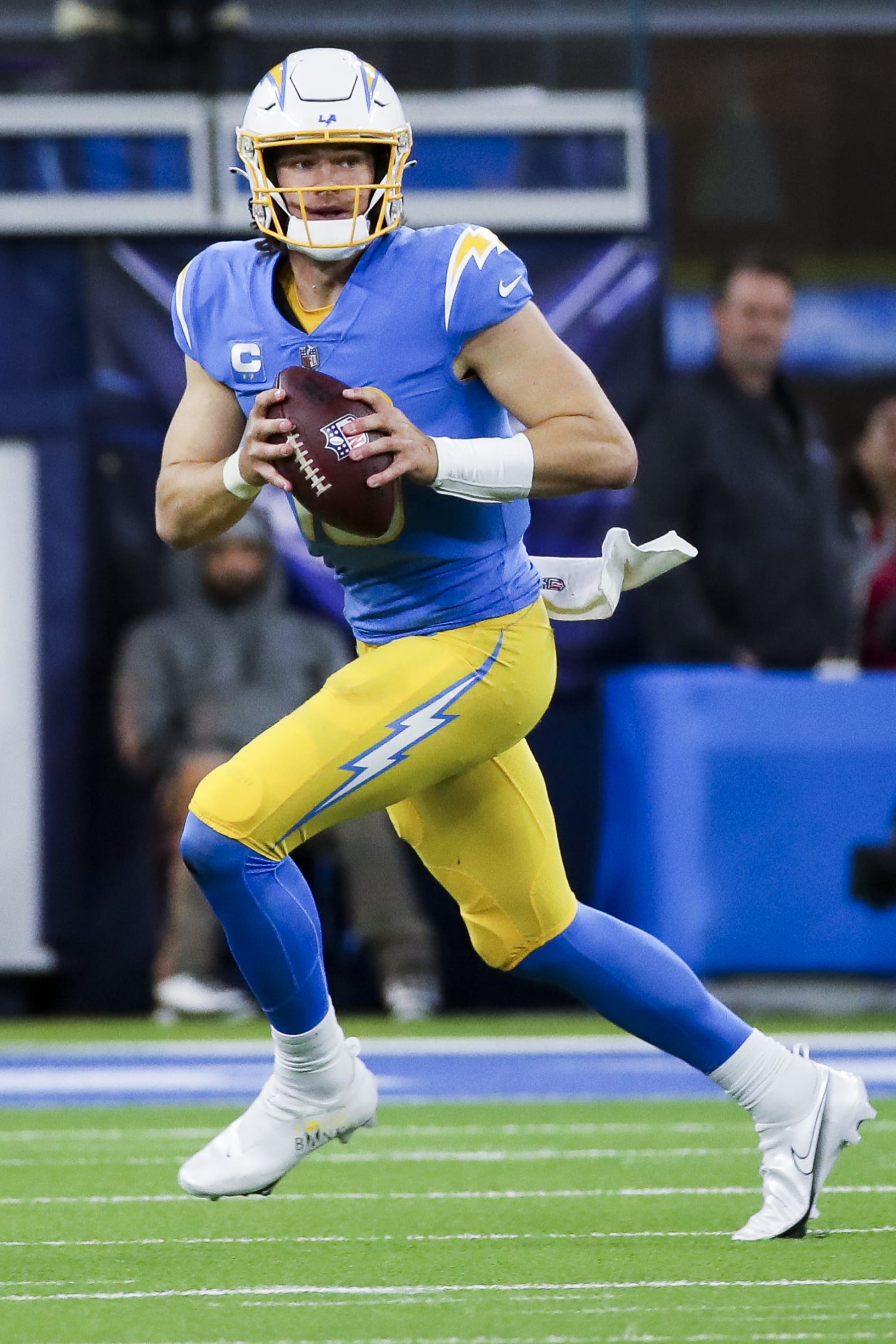 Los Angeles, CA - December 11: Los Angeles Chargers quarterback Justin Herbert looks to throw a pass during the second half against the Miami Dolphins at SoFi Stadium on Sunday, Dec. 11, 2022 in Los Angeles, CA.(Allen J. Schaben / Los Angeles Times via Getty Images)