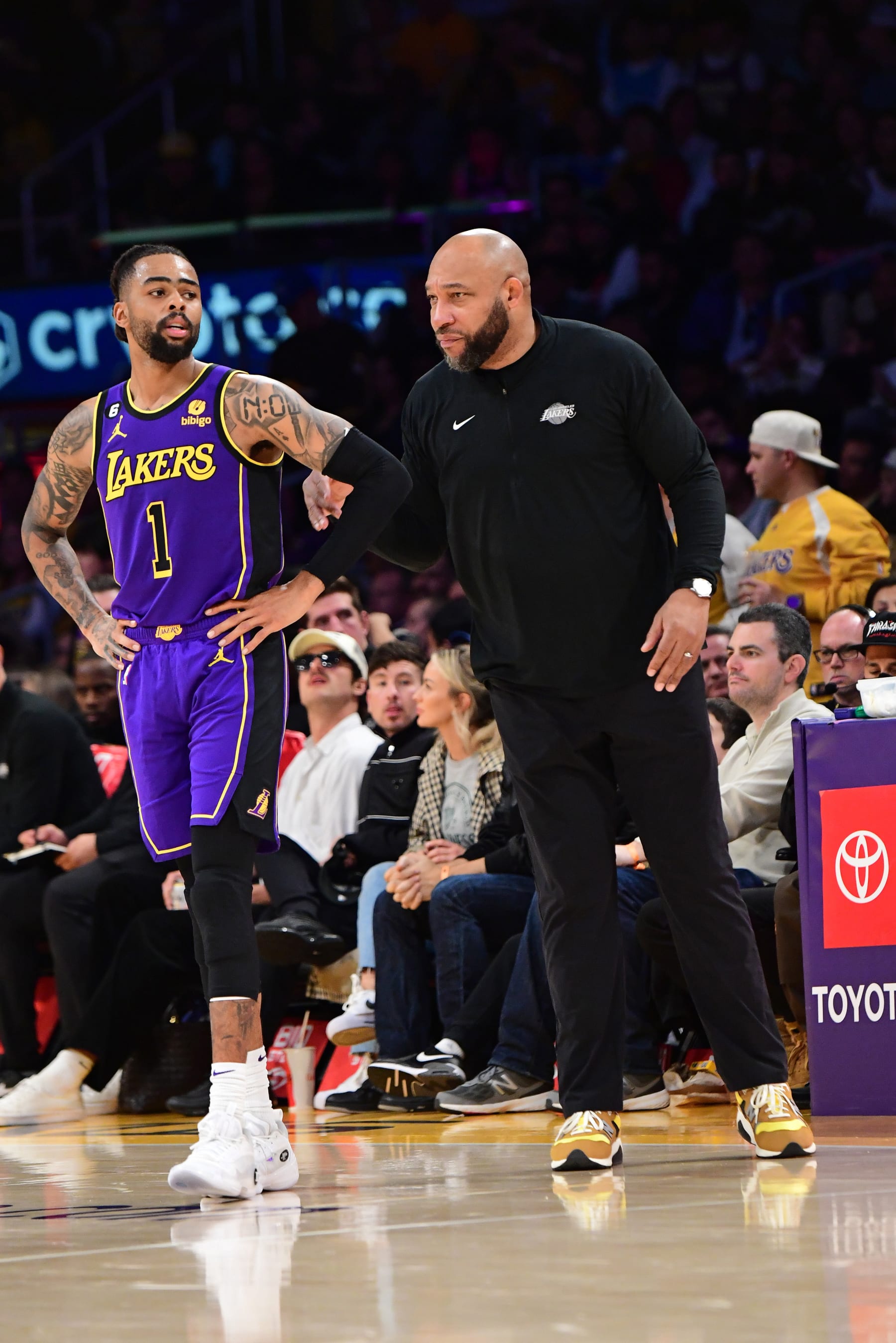 LOS ANGELES, CA -MARCH 17: D'Angelo Russell #1 of the Los Angeles Lakers talks with Head Coach Darvin Ham during the game against the Dallas Mavericks on March 17, 2023 at Crypto.Com Arena in Los Angeles, California. NOTE TO USER: User expressly acknowledges and agrees that, by downloading and/or using this Photograph, user is consenting to the terms and conditions of the Getty Images License Agreement. Mandatory Copyright Notice: Copyright 2023 NBAE (Photo by Adam Pantozzi/NBAE via Getty Images)