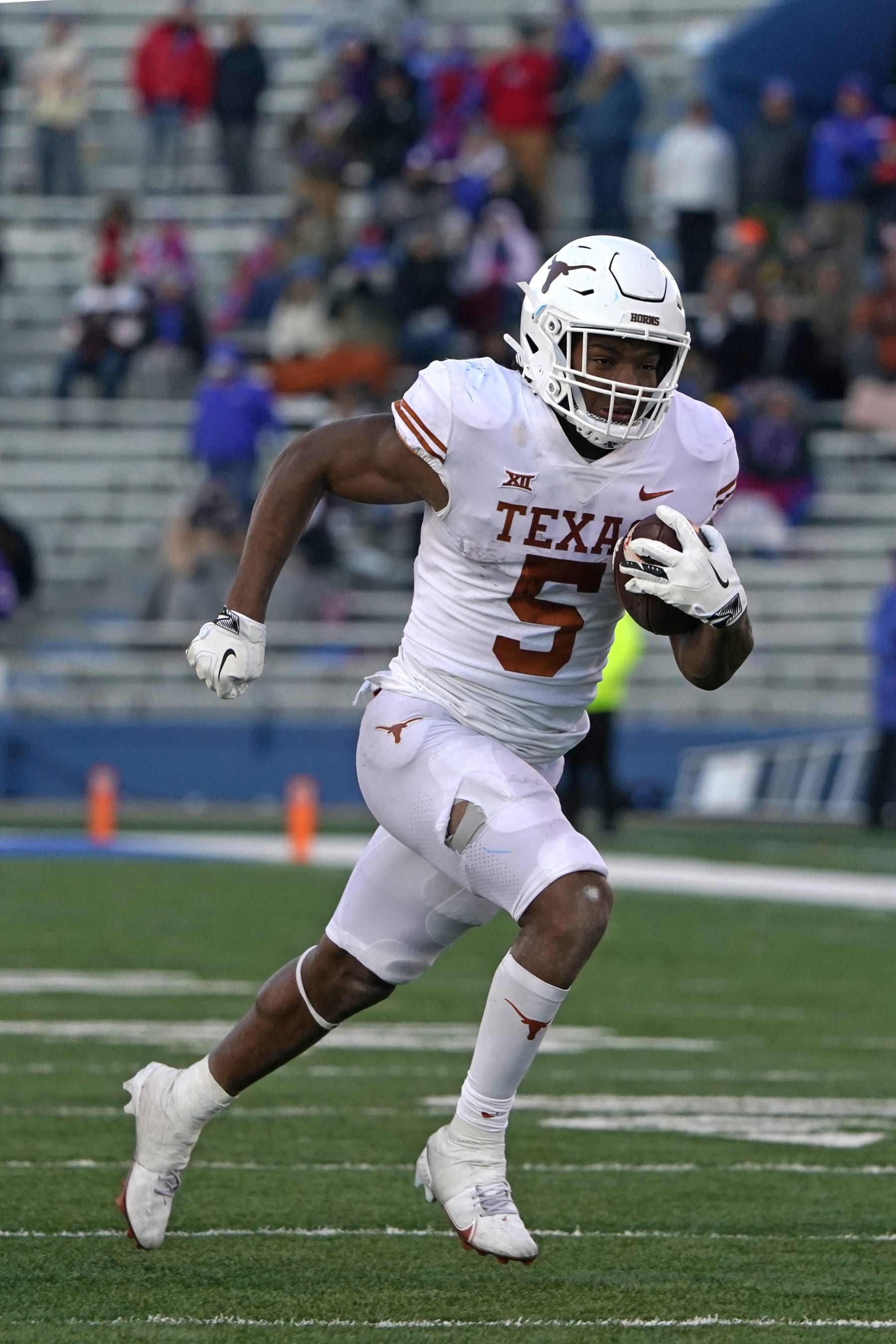 LAWRENCE, KANSAS - NOVEMBER 19: Running back Bijan Robinson #5 of the Texas Longhorns runs for a touchdown against the Kansas Jayhawks in the second half at David Booth Kansas Memorial Stadium on November 19, 2022 in Lawrence, Kansas. (Photo by Ed Zurga/Getty Images)
