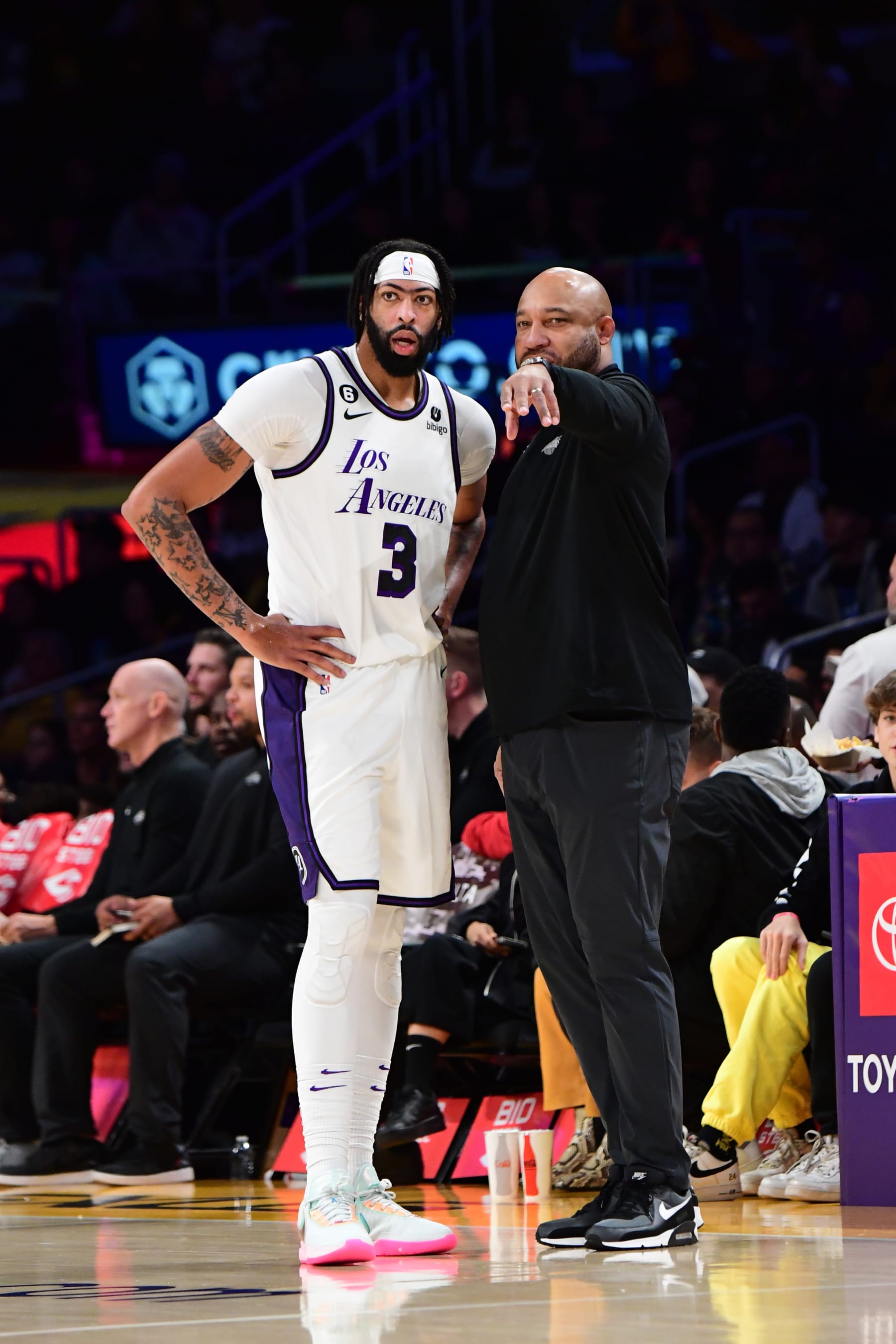 LOS ANGELES, CA - NOVEMBER 13: Head coach Darvin Ham speaks with Anthony Davis #3 of the Los Angeles Lakers during the game against the Brooklyn Nets on November 13, 2022 at Crypto.Com Arena in Los Angeles, California. NOTE TO USER: User expressly acknowledges and agrees that, by downloading and/or using this Photograph, user is consenting to the terms and conditions of the Getty Images License Agreement. Mandatory Copyright Notice: Copyright 2022 NBAE (Photo by Adam Pantozzi/NBAE via Getty Images)