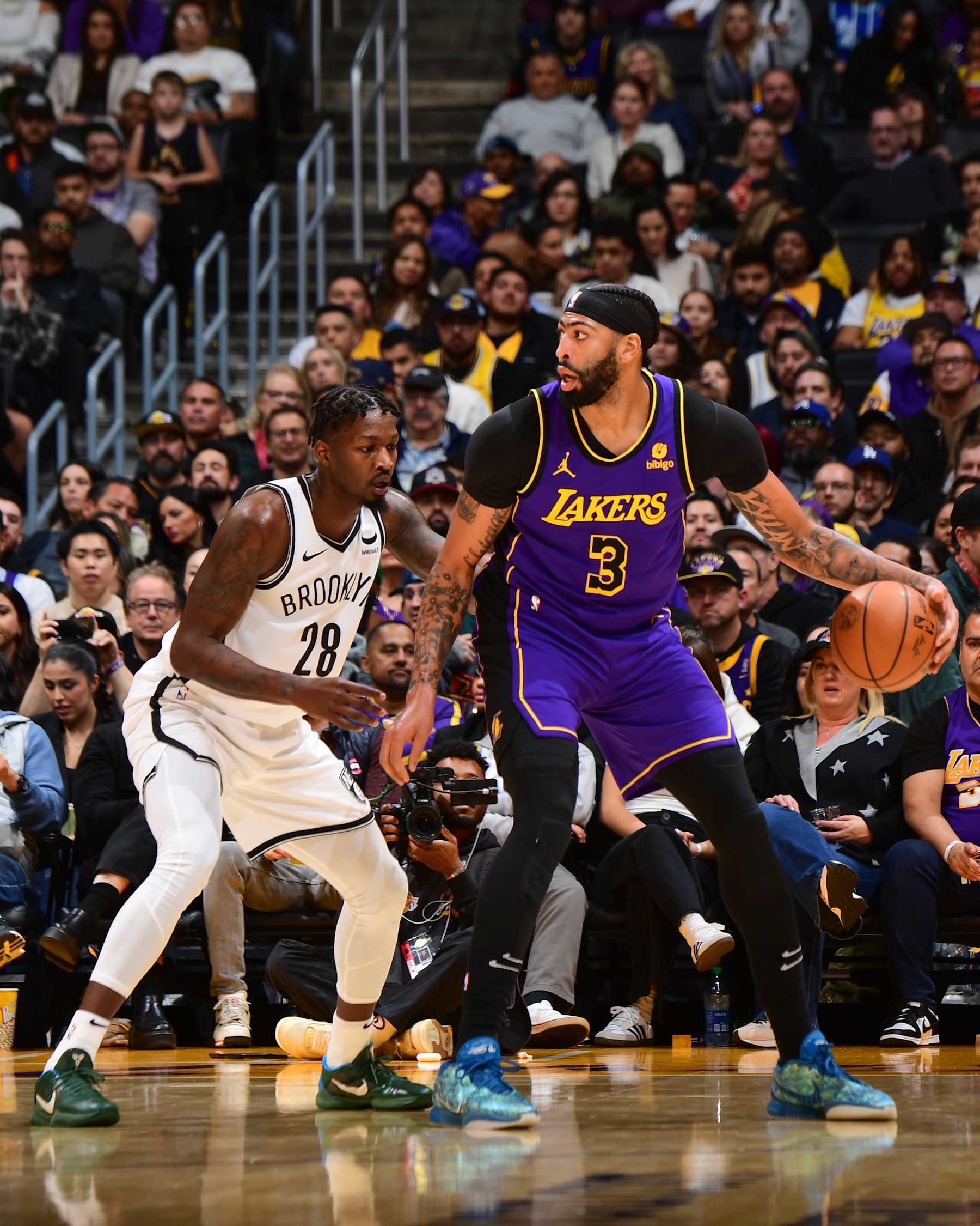 LOS ANGELES, CA - JANUARY 19:  Dorian Finney-Smith #28 of the Brooklyn Nets plays defense during the game  against Anthony Davis #3 of the Los Angeles Lakers on January 19, 2024 at Crypto.Com Arena in Los Angeles, California. NOTE TO USER: User expressly acknowledges and agrees that, by downloading and/or using this Photograph, user is consenting to the terms and conditions of the Getty Images License Agreement. Mandatory Copyright Notice: Copyright 2024 NBAE (Photo by Adam Pantozzi/NBAE via Getty Images)
