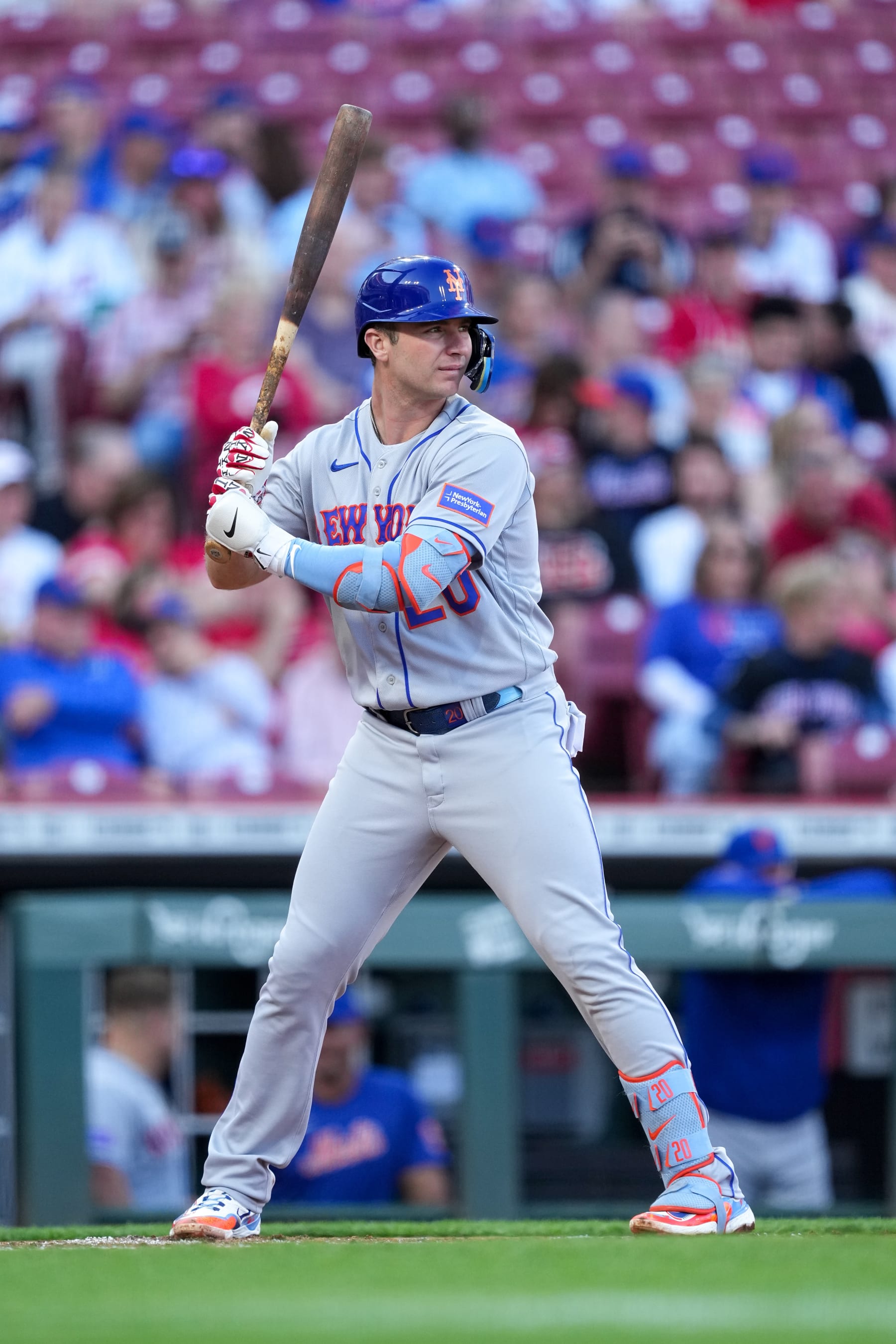 CINCINNATI, OHIO - MAY 09: Pete Alonso #20 of the New York Mets bats in the second inning against the Cincinnati Reds at Great American Ball Park on May 09, 2023 in Cincinnati, Ohio. (Photo by Dylan Buell/Getty Images)