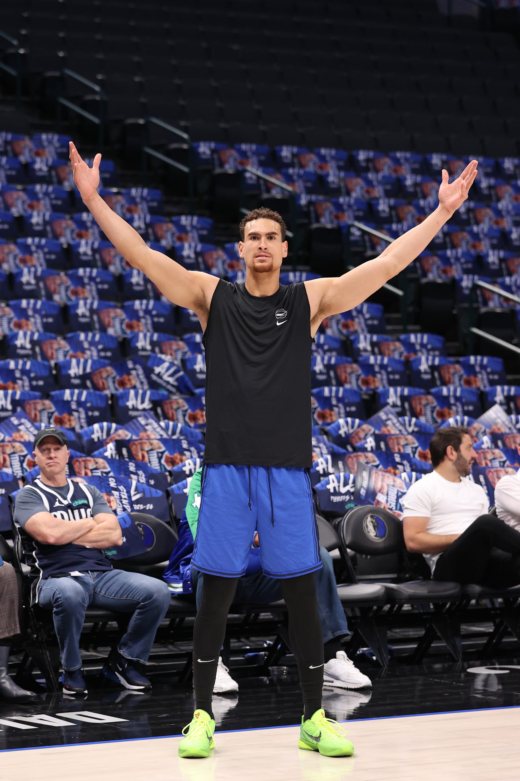 DALLAS, TX - MAY 3: Dwight Powell #7 of the Dallas Mavericks warms up before the game against the LA Clippers during Round 1 Game 6 of the 2024 NBA Playoffs on May 3, 2024 at the American Airlines Center in Dallas, Texas. NOTE TO USER: User expressly acknowledges and agrees that, by downloading and or using this photograph, User is consenting to the terms and conditions of the Getty Images License Agreement. Mandatory Copyright Notice: Copyright 2024 NBAE (Photo by Joe Murphy/NBAE via Getty Images)