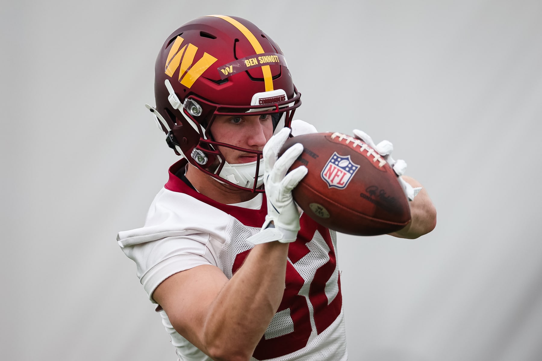 ASHBURN, VA - MAY 10: Ben Sinnott #82 of the Washington Commanders catches a pass during Washington Commanders Rookie Minicamp at OrthoVirginia Training Center on May 10, 2024 in Ashburn, Virginia. (Photo by Scott Taetsch/Getty Images)