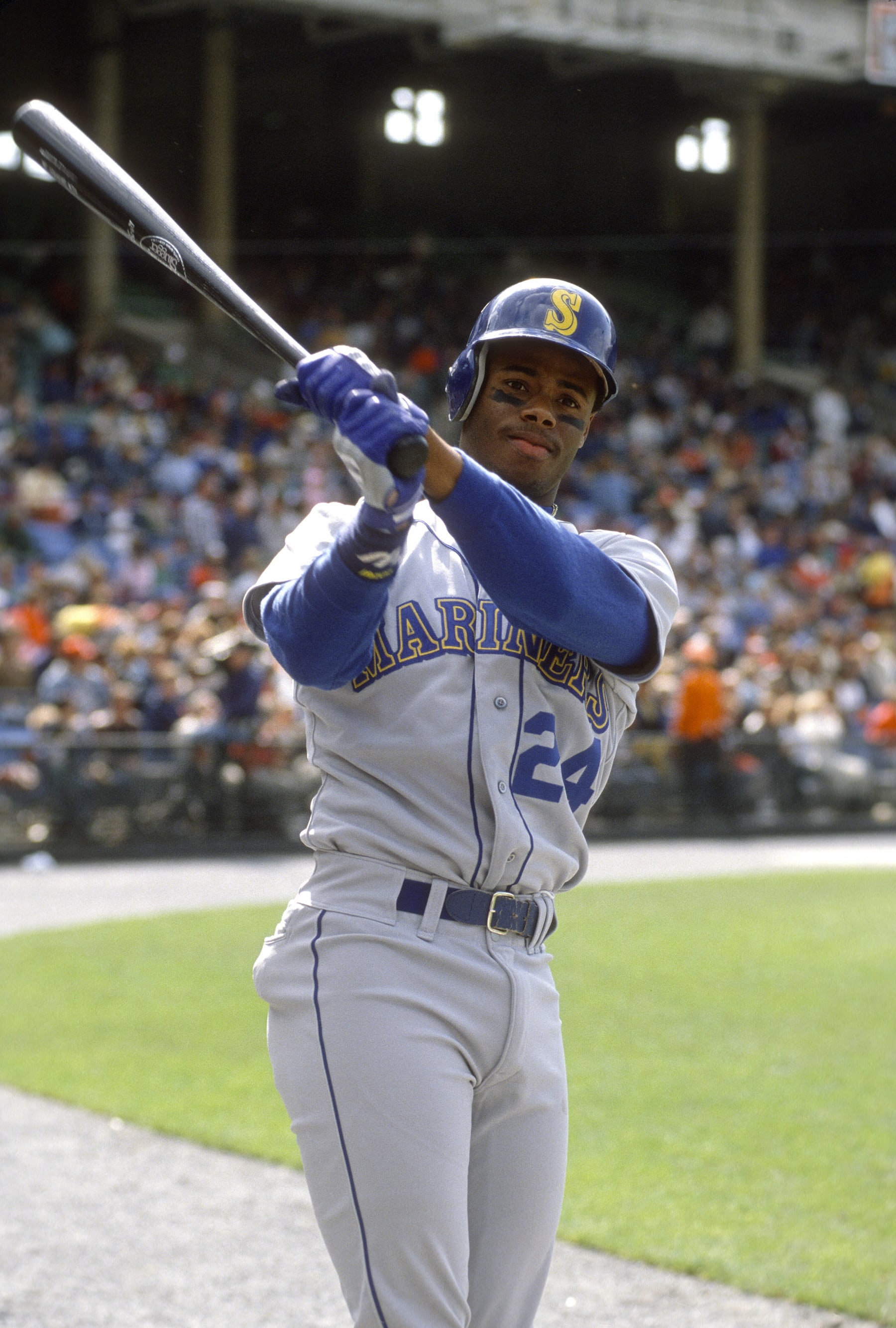 UNSPECIFIED - CIRCA 1989: Outfielder Ken Griffey Jr #24 of the Seattle Mariners warms up in the on-deck circle during an Major League Baseball game circa 1989. Griffey played for the Mariners from 1989-99 and 2009-2010. (Photo by Focus on Sport/Getty Images) 