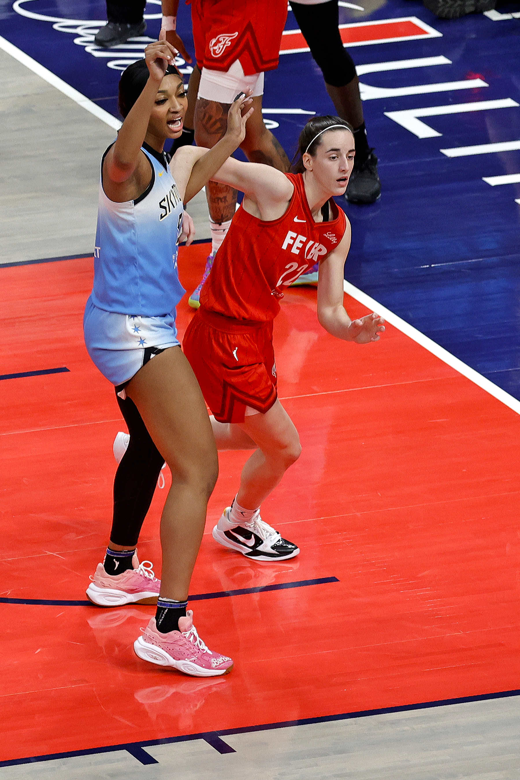 INDIANAPOLIS, IN - JUNE 01: Chicago Sky forward Angel Reese (5) is guarded by Indiana Fever guard Caitlin Clark (22) on June 1, 2024, at Gainbridge Fieldhouse in Indianapolis, Indiana. (Photo by Brian Spurlock/Icon Sportswire via Getty Images)