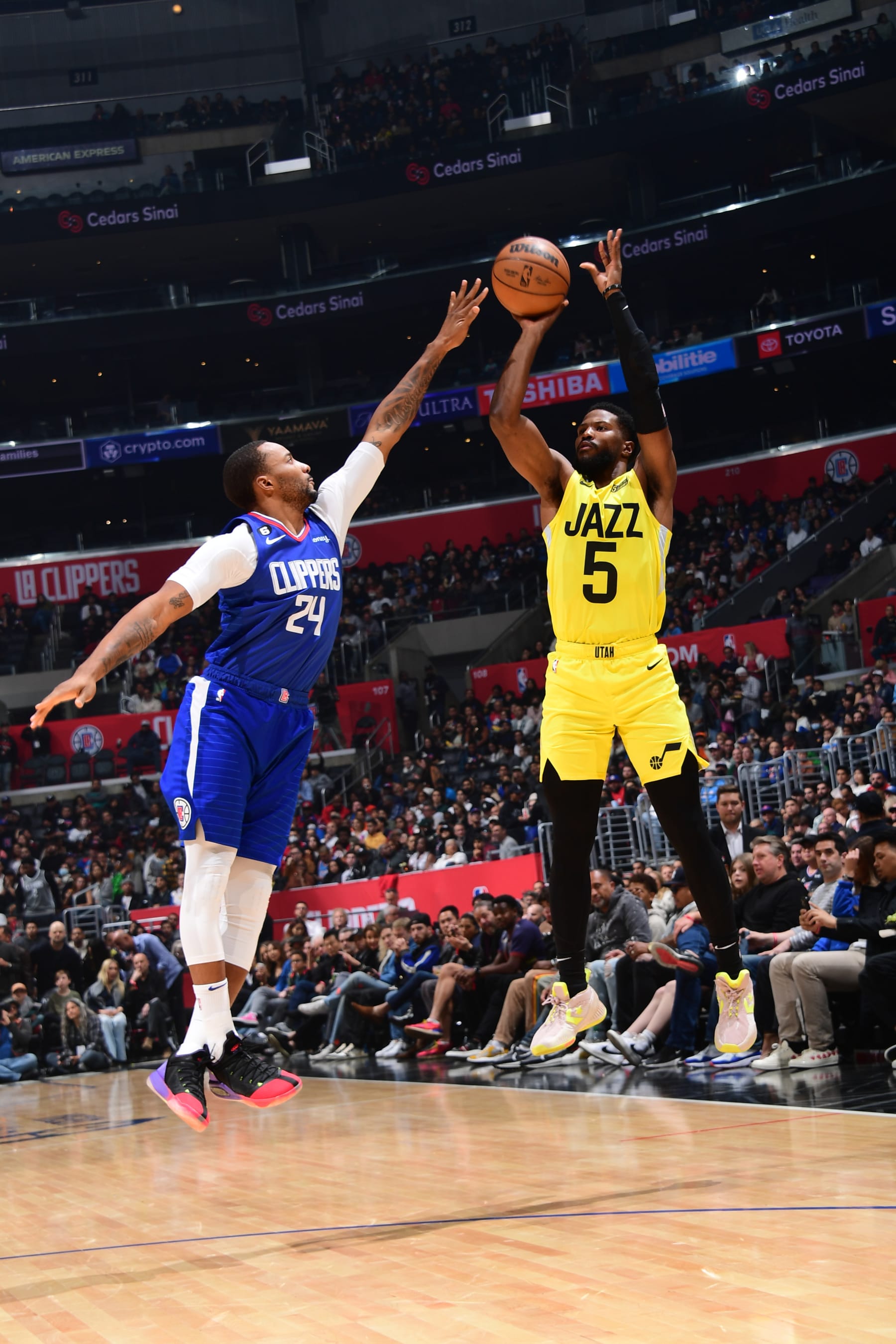 LOS ANGELES, CA - NOVEMBER 21: Malik Beasley #5 of the Utah Jazz shoots the ball during the game against the LA Clippers on November 21, 2022 at Crypto.Com Arena in Los Angeles, California. NOTE TO USER: User expressly acknowledges and agrees that, by downloading and/or using this Photograph, user is consenting to the terms and conditions of the Getty Images License Agreement. Mandatory Copyright Notice: Copyright 2022 NBAE (Photo by Adam Pantozzi/NBAE via Getty Images)
