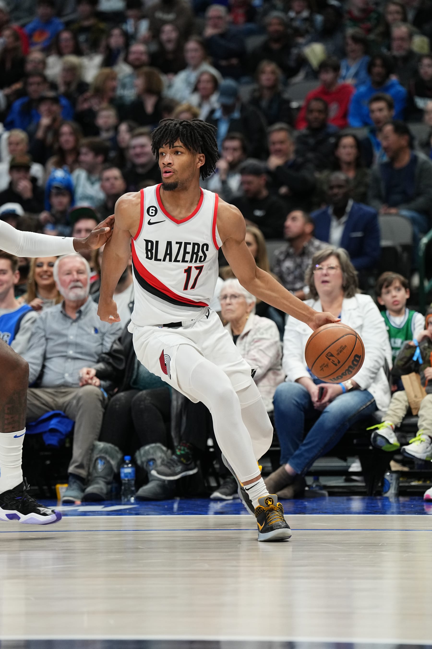 DALLAS, TX - DECEMBER 16: Shaedon Sharpe #17 of the Portland Trail Blazers dribbles the ball during the game against the Dallas Mavericks on December 16, 2022 at the American Airlines Center in Dallas, Texas. NOTE TO USER: User expressly acknowledges and agrees that, by downloading and or using this photograph, User is consenting to the terms and conditions of the Getty Images License Agreement. Mandatory Copyright Notice: Copyright 2022 NBAE (Photo by Glenn James/NBAE via Getty Images)