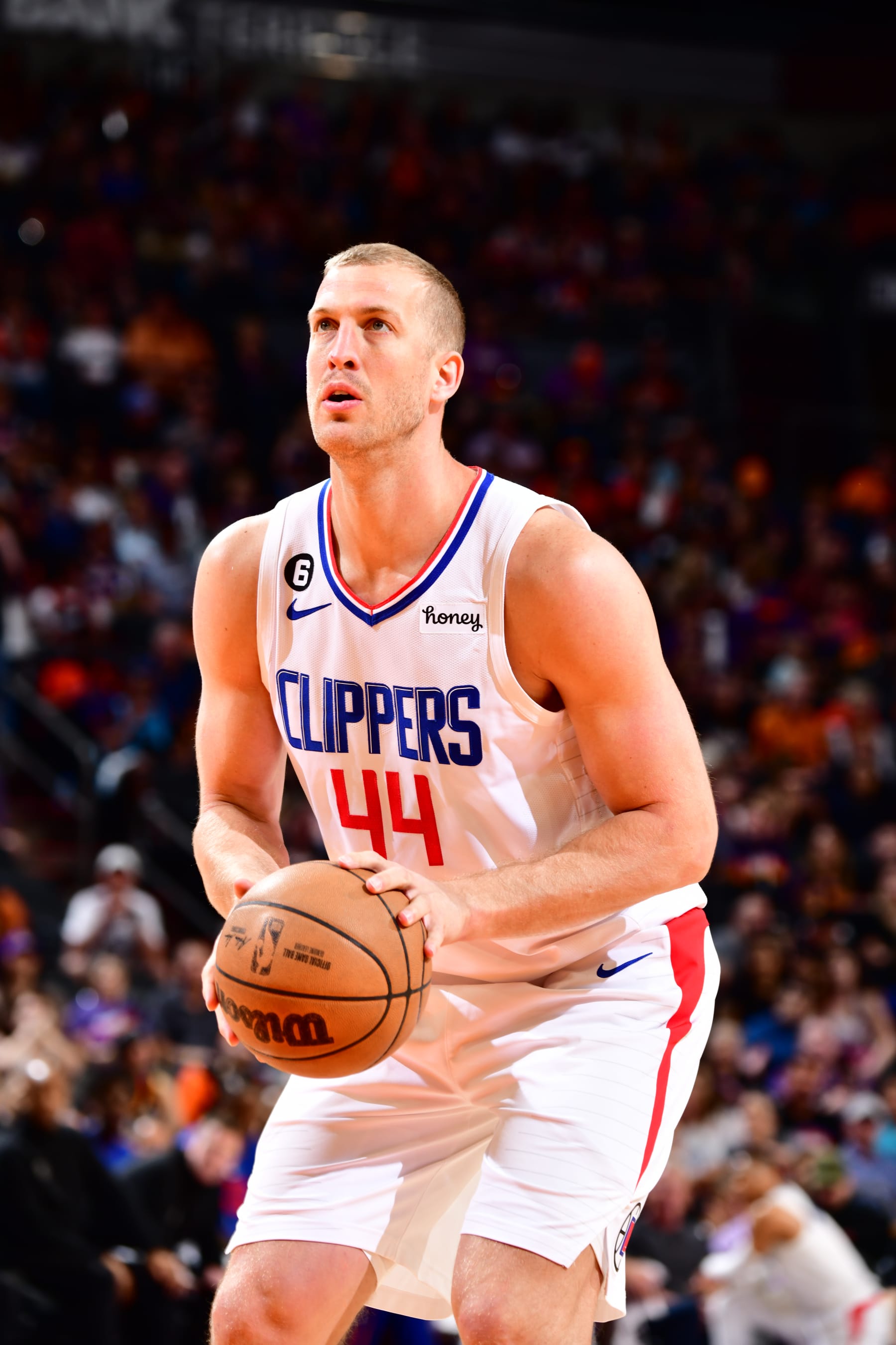 PHOENIX, AZ - APRIL 9: Mason Plumlee #44 of the LA Clippers prepares to shoot a free throw during the game against the Phoenix Suns on April 9, 2023 at Footprint Center in Phoenix, Arizona. NOTE TO USER: User expressly acknowledges and agrees that, by downloading and or using this photograph, user is consenting to the terms and conditions of the Getty Images License Agreement. Mandatory Copyright Notice: Copyright 2023 NBAE (Photo by Barry Gossage/NBAE via Getty Images)