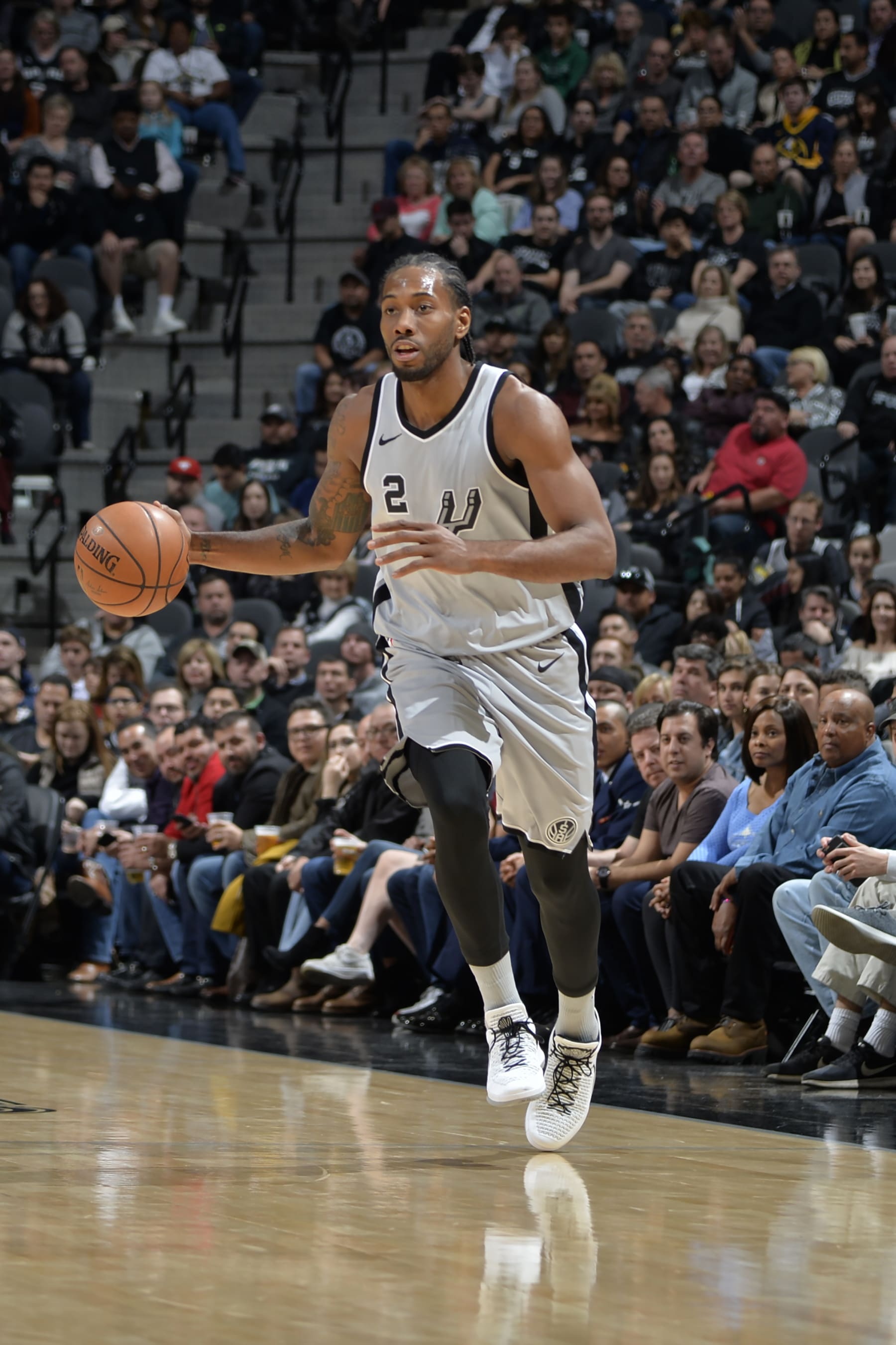 SAN ANTONIO, TX - JANUARY 13:  Kawhi Leonard #2 of the San Antonio Spurs handles the ball against the Denver Nuggets on January 13, 2018 at the AT&T Center in San Antonio, Texas. NOTE TO USER: User expressly acknowledges and agrees that, by downloading and or using this photograph, user is consenting to the terms and conditions of the Getty Images License Agreement. Mandatory Copyright Notice: Copyright 2018 NBAE (Photos by Mark Sobhani/NBAE via Getty Images)