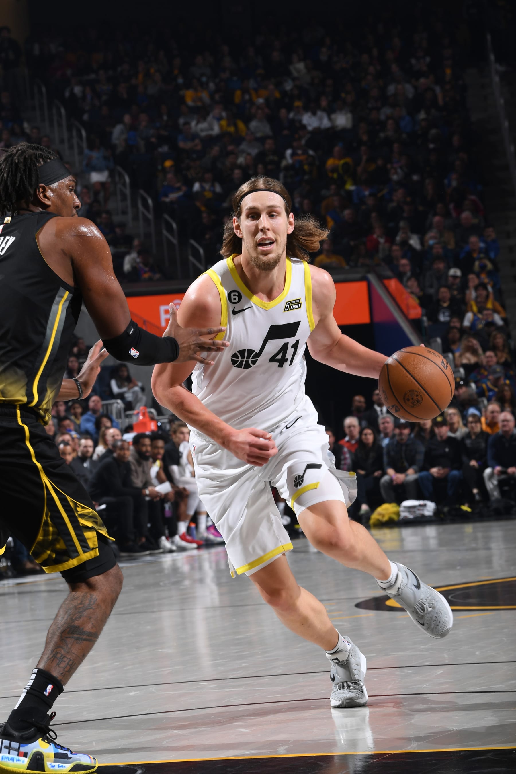 SAN FRANCISCO, CA - NOVEMBER 25: Kelly Olynyk #41 of the Utah Jazz drives to the basket during the game against the Golden State Warriors on November 25, 2022 at Chase Center in San Francisco, California. NOTE TO USER: User expressly acknowledges and agrees that, by downloading and or using this photograph, user is consenting to the terms and conditions of Getty Images License Agreement. Mandatory Copyright Notice: Copyright 2022 NBAE (Photo by Noah Graham/NBAE via Getty Images)