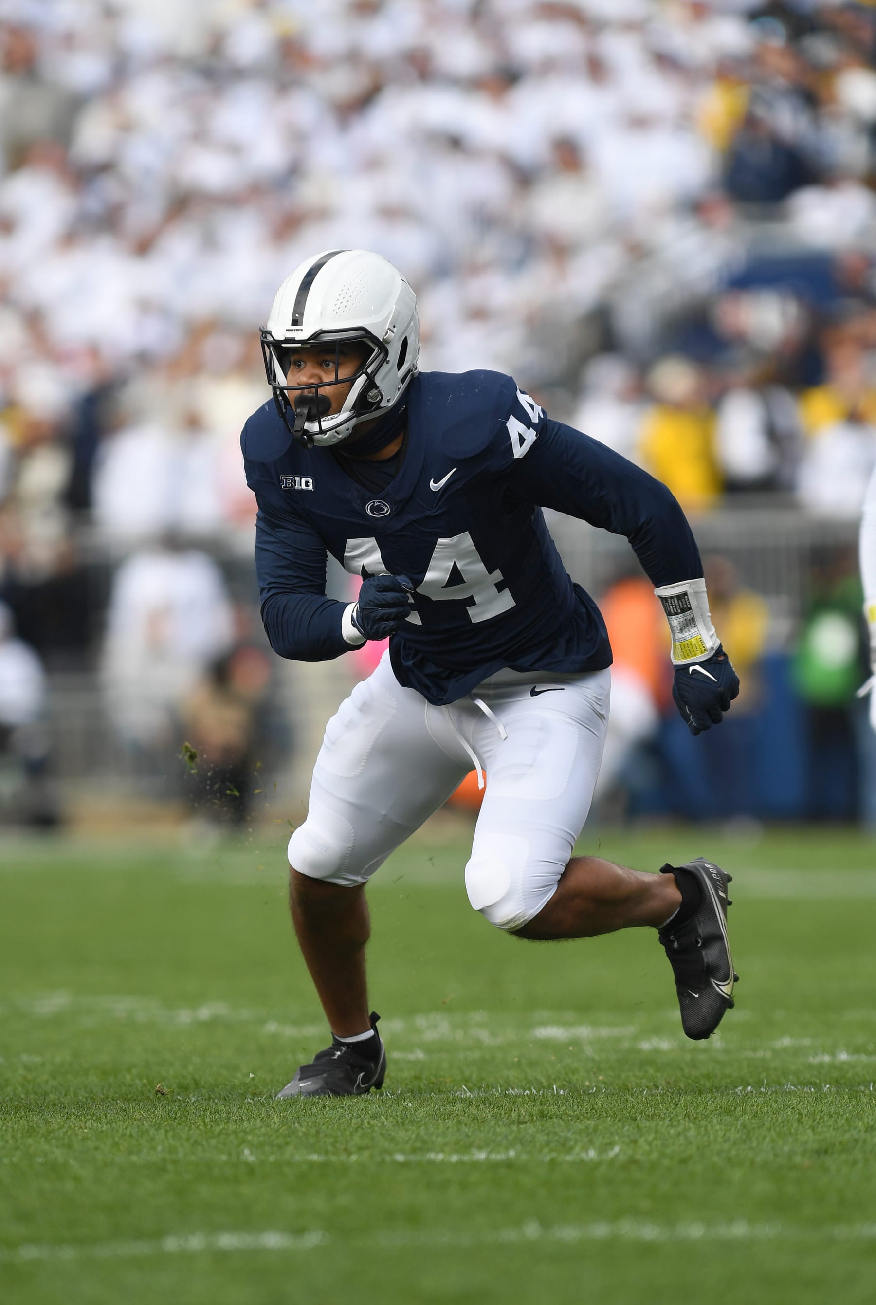 UNIVERSITY PARK, PA - NOVEMBER 11: Penn State defensive end Chop Robinson (44) rushes the quarterback during the Michigan Wolverines versus Penn State Nittany Lions game on November 11, 2023 at Beaver Stadium in University Park, PA. (Photo by Randy Litzinger/Icon Sportswire via Getty Images)