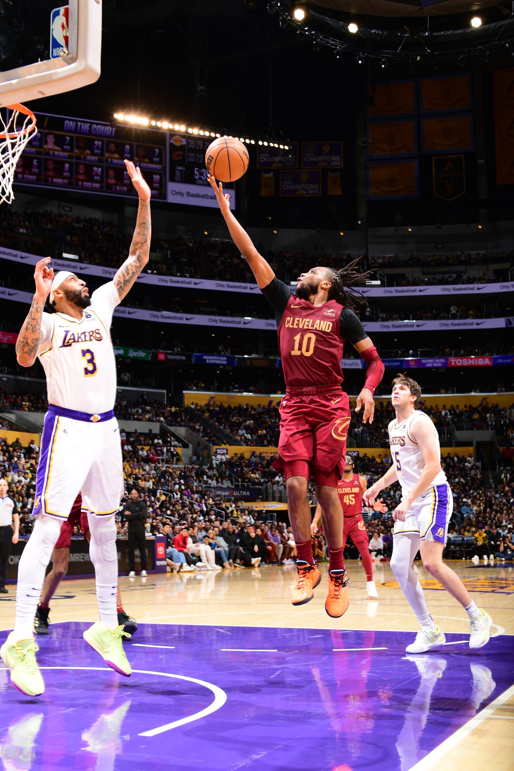 LOS ANGELES, CA - APRIL 6: Darius Garland #10 of the Cleveland Cavaliers drives to the basket during the game against the Los Angeles Lakers on April 6, 2024 at Crypto.Com Arena in Los Angeles, California. NOTE TO USER: User expressly acknowledges and agrees that, by downloading and/or using this Photograph, user is consenting to the terms and conditions of the Getty Images License Agreement. Mandatory Copyright Notice: Copyright 2024 NBAE (Photo by Adam Pantozzi/NBAE via Getty Images)