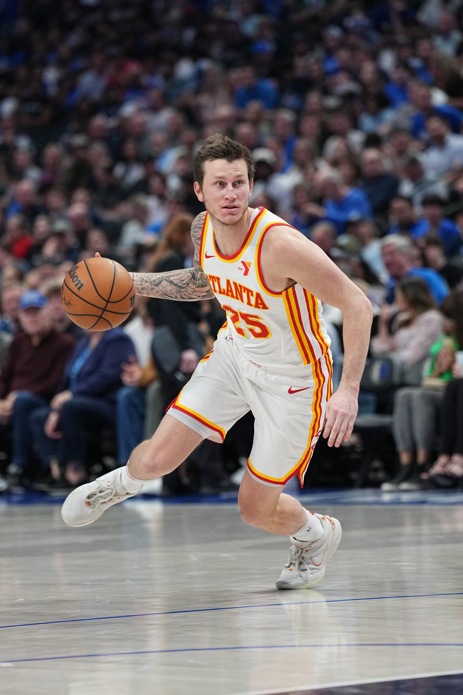DALLAS, TX - APRIL 4: Garrison Mathews #25 of the Atlanta Hawks goes to the basket during the game on April 4, 2024 at the American Airlines Center in Dallas, Texas. NOTE TO USER: User expressly acknowledges and agrees that, by downloading and or using this photograph, User is consenting to the terms and conditions of the Getty Images License Agreement. Mandatory Copyright Notice: Copyright 2024 NBAE (Photo by Glenn James/NBAE via Getty Images)