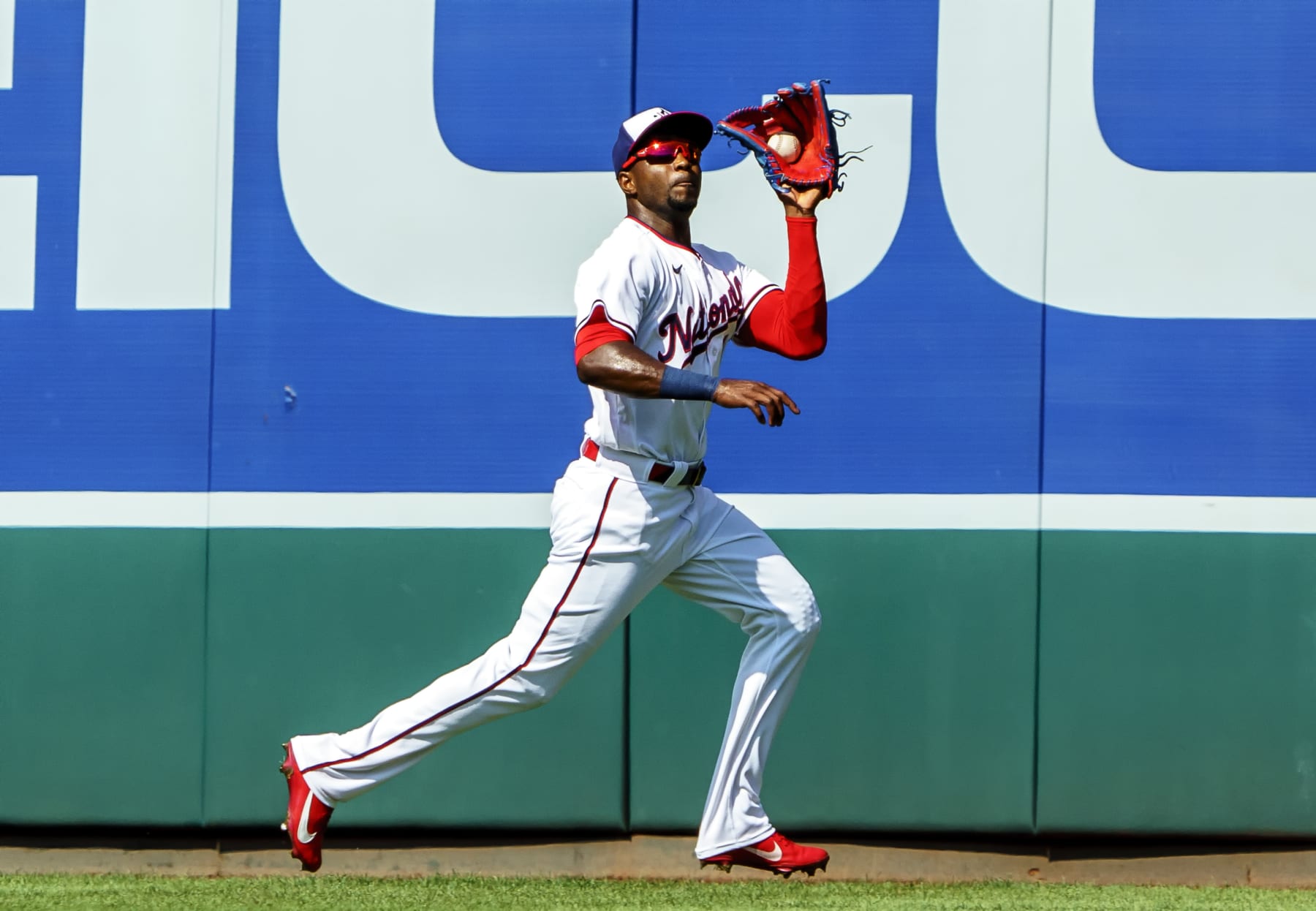 WASHINGTON, DC - AUGUST 28: Washington Nationals center fielder Victor Robles (16) makes an out in the eighth inning during a MLB game between the Washington Nationals and the Cincinnati Reds, on August 28, 2022, at Nationals Park, in Washington, D.C. (Photo by Tony Quinn/Icon Sportswire via Getty Images)
