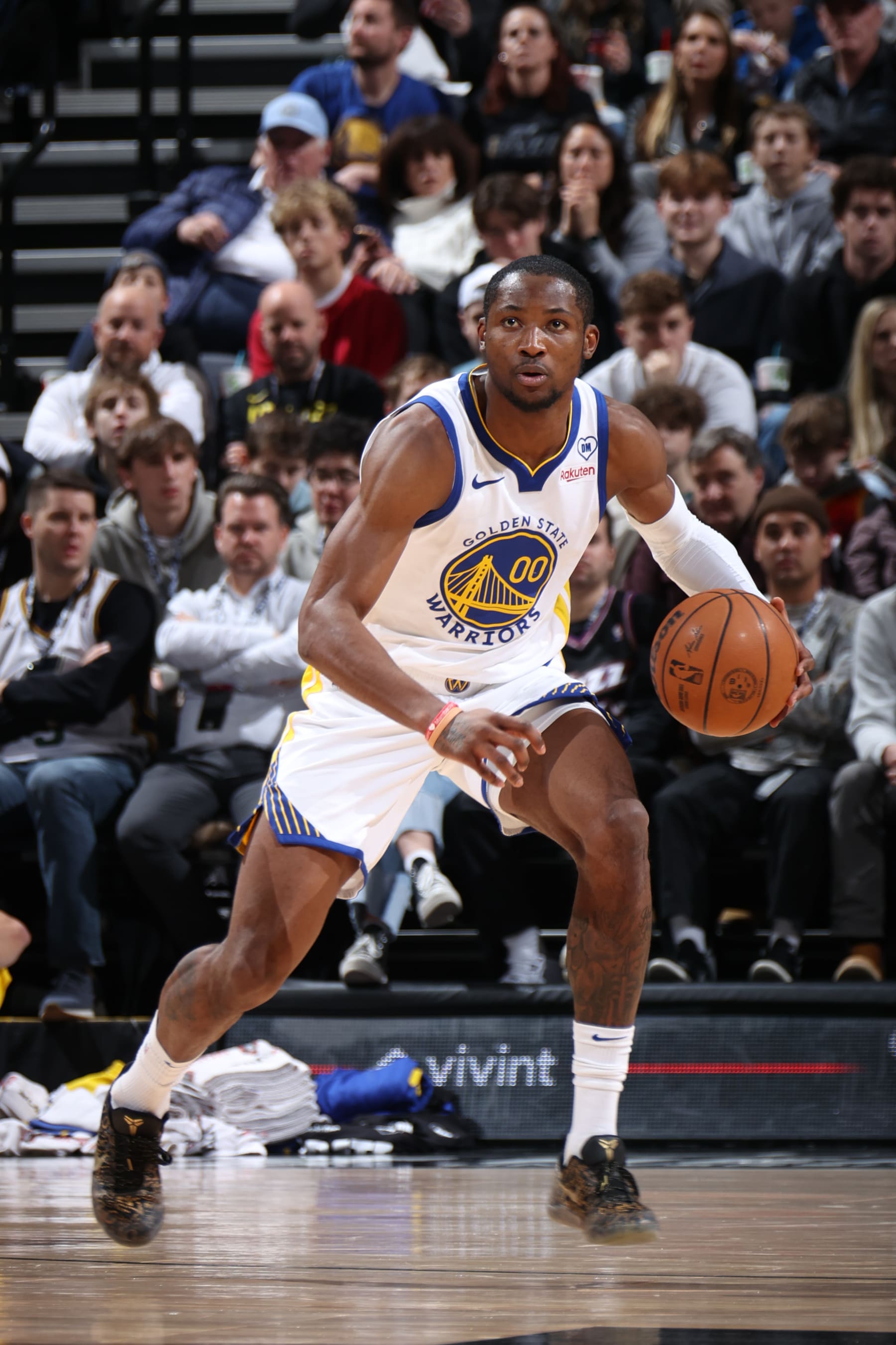 SALT LAKE CITY, UT - FEBRUARY 12: Jonathan Kuminga #00 of the Golden State Warriors dribbles the ball during the game against the Utah Jazz on February 12, 2024 at Delta Center in Salt Lake City, Utah. NOTE TO USER: User expressly acknowledges and agrees that, by downloading and or using this Photograph, User is consenting to the terms and conditions of the Getty Images License Agreement. Mandatory Copyright Notice: Copyright 2024 NBAE (Photo by Melissa Majchrzak/NBAE via Getty Images)