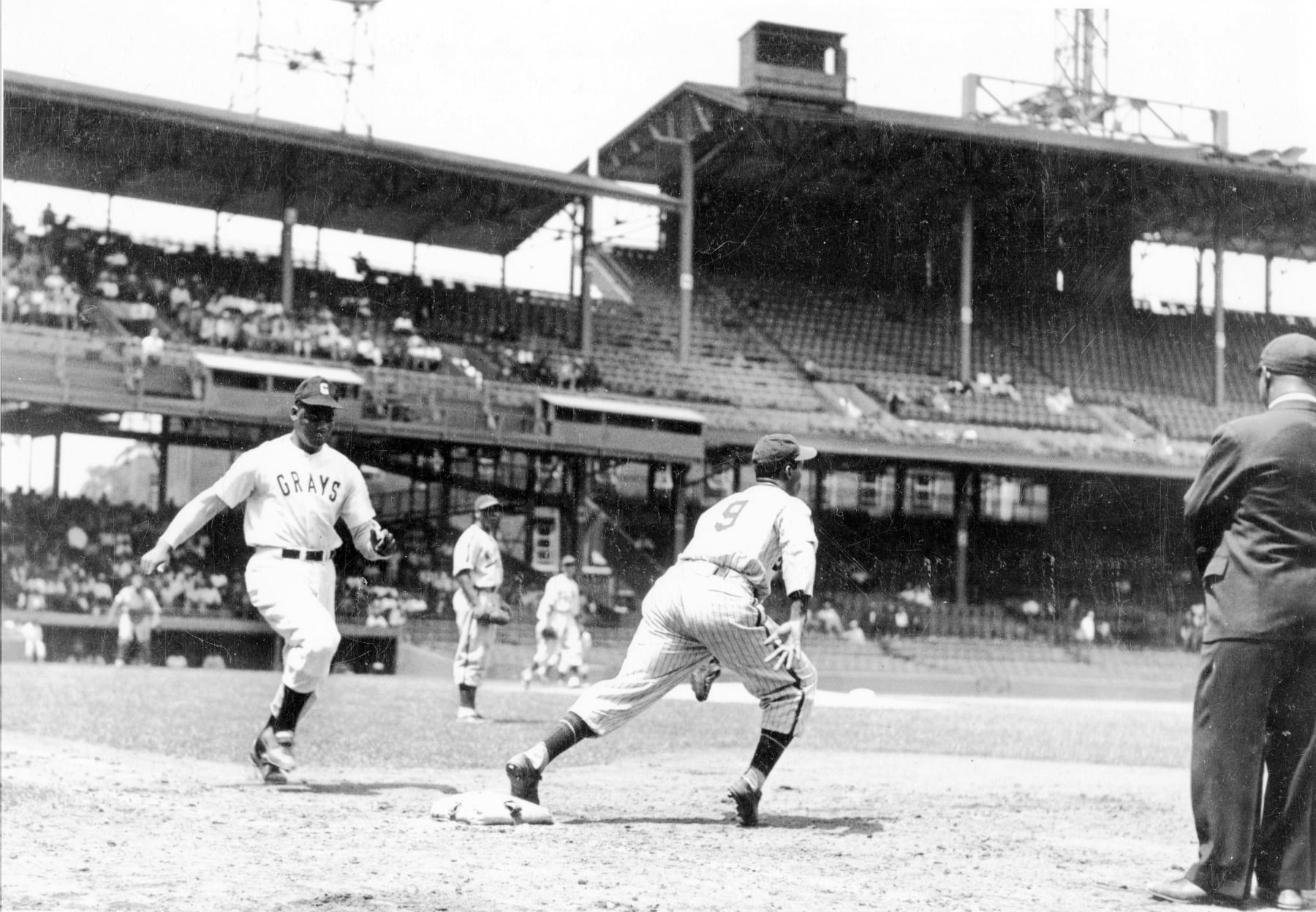 Action photographic print taken during a Negro League game between the home team Homestead Grays versus the New York Black Yankees at Griffith Stadium, Washington DC, 1940. Running to first is Hall of Famer Buck Leonard; the first baseman is James Stark. (Photo by Transcendental Graphics/Getty Images)