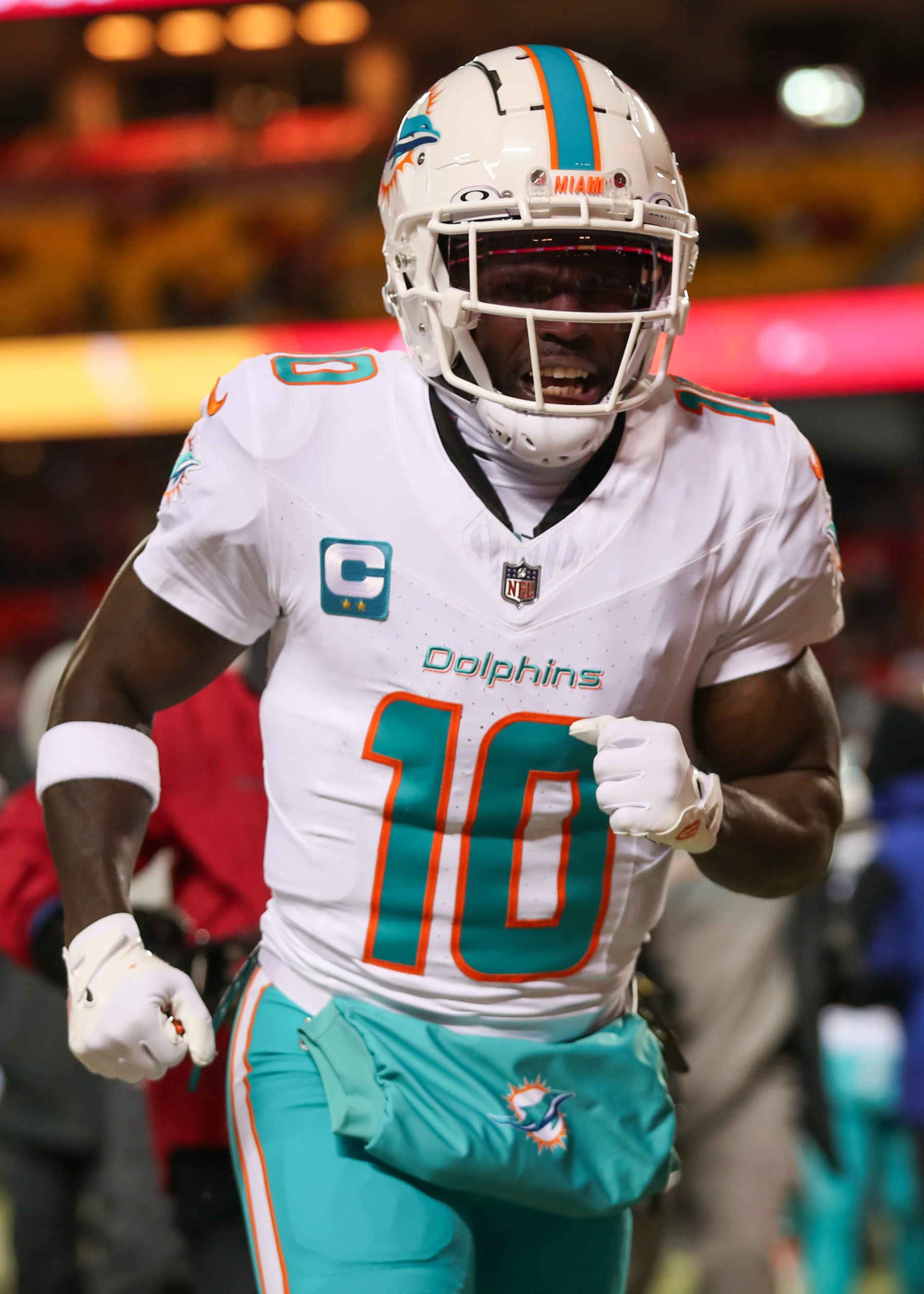 KANSAS CITY, MO - JANUARY 13: Miami Dolphins wide receiver Tyreek Hill (10) before an AFC Wild Card playoff game between the Miami Dolphins and Kansas City Chiefs on Jan 13, 2024 at GEHA Field at Arrowhead Stadium in Kansas City, MO. (Photo by Scott Winters/Icon Sportswire via Getty Images)