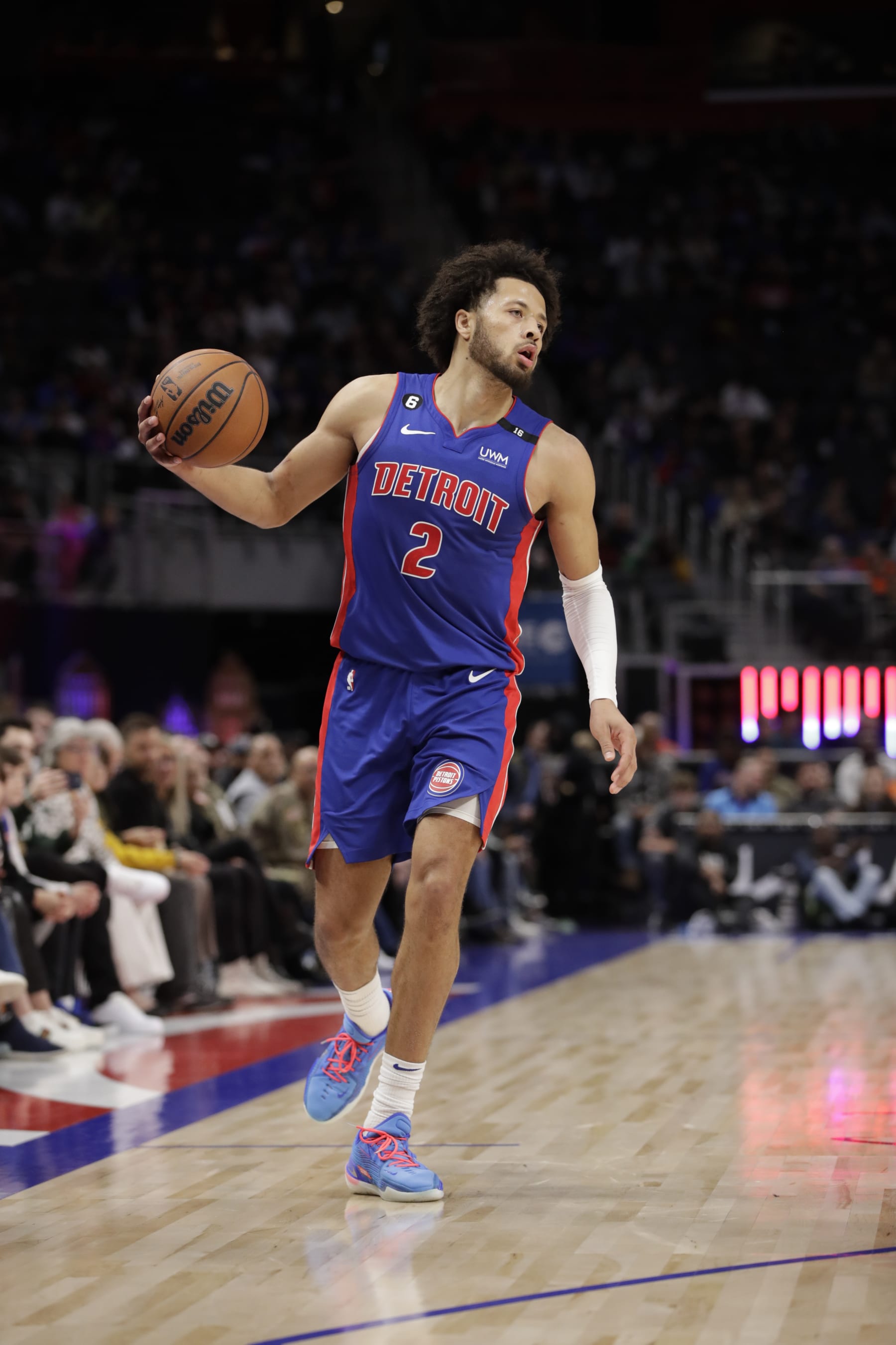 DETROIT, MI - NOVEMBER 7: Cade Cunningham #2 of the Detroit Pistons moves the ball against the Oklahoma City Thunder on November 7, 2022 at Little Caesars Arena in Detroit, Michigan. NOTE TO USER: User expressly acknowledges and agrees that, by downloading and/or using this photograph, User is consenting to the terms and conditions of the Getty Images License Agreement. Mandatory Copyright Notice: Copyright 2022 NBAE (Photo by Brian Sevald/NBAE via Getty Images)