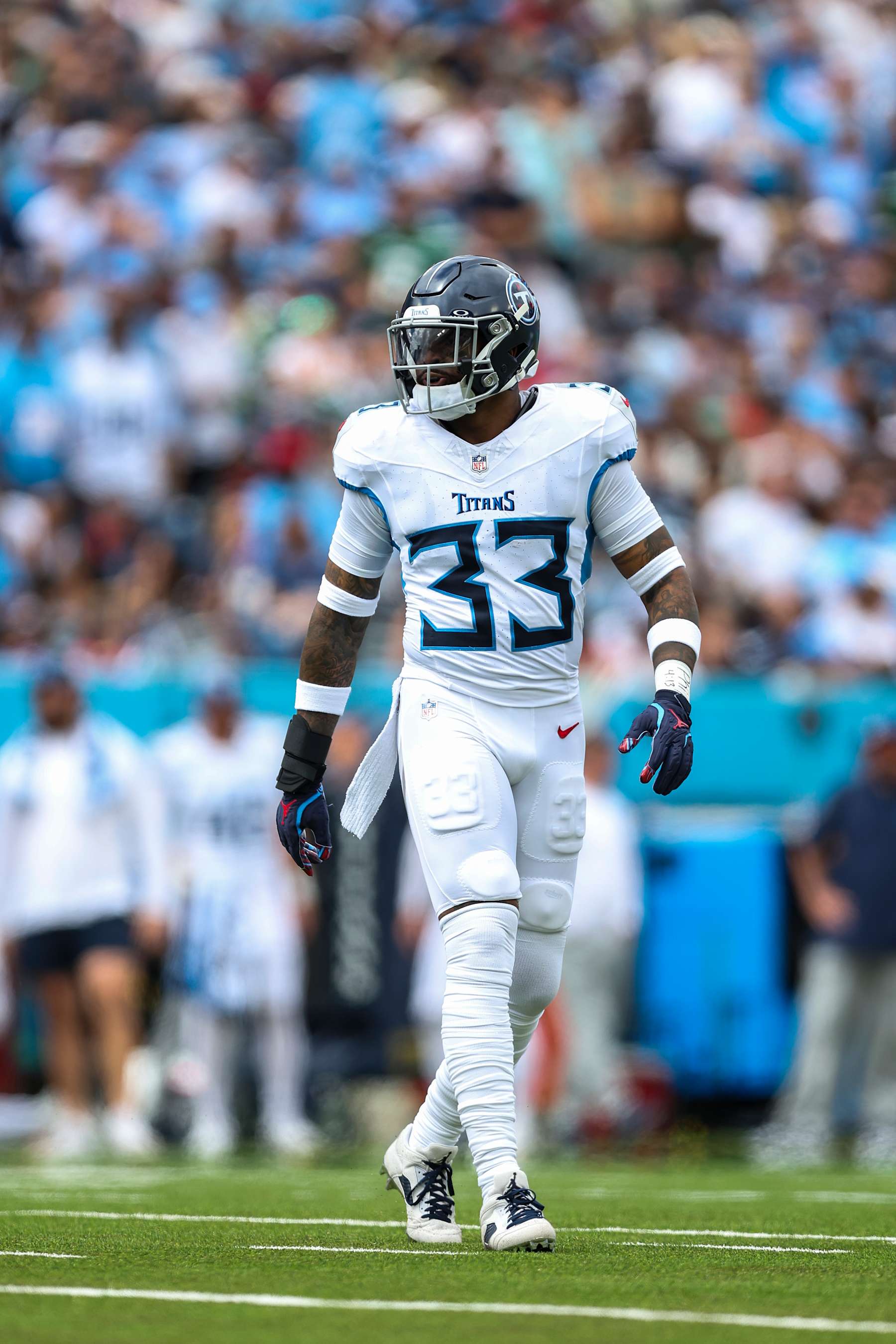 NASHVILLE, TN - SEPTEMBER 15: Jamal Adams #33 of the Tennessee Titans lines up before the snap during an NFL football game against the New York Jets at Nissan Stadium on September 15, 2024 in Nashville, TN. (Photo by Perry Knotts/Getty Images)