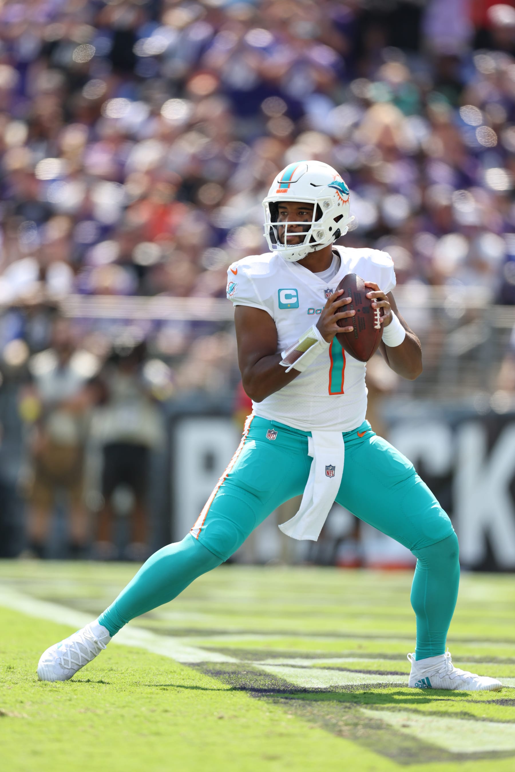 Football: Miami Dolphins Tua Tagovailoa (1) in action, drops back to pass vs. Baltimore Ravens at MT Bank Stadium.
Baltimore, MD 9/18/2022
CREDIT: Simon Bruty (Photo by Simon Bruty/Sports Illustrated via Getty Images)
(Set Number: X164166)