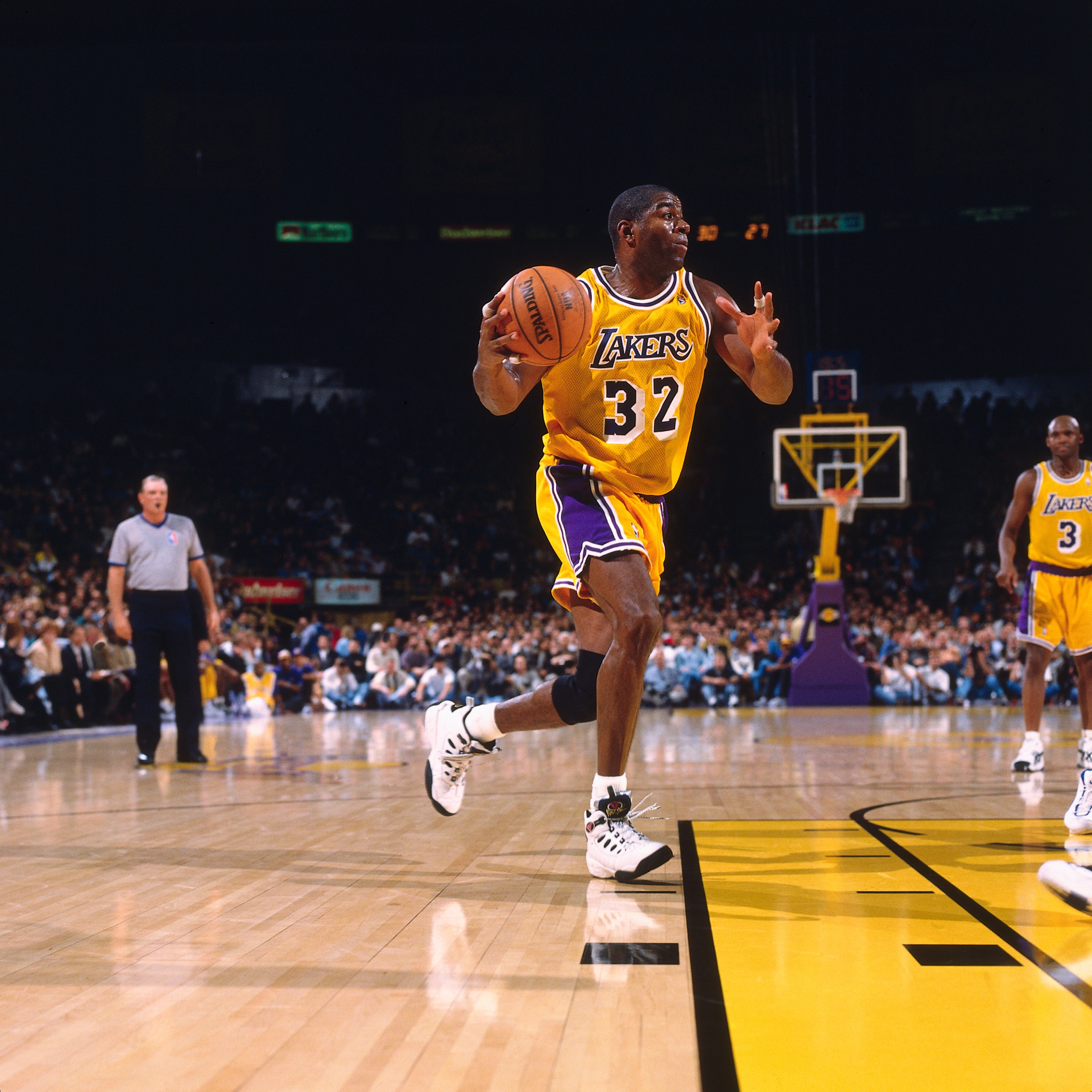 INGLEWOOD, CA - JANUARY 30: Magic Johnson #32 of the Los Angeles Lakers dribbles against the Golden State Warriors on January 30, 1996 at the Great Western Forum in Inglewood, California. The game was Magic Johnson's first game back from retirement. NOTE TO USER: User expressly acknowledges and agrees that, by downloading and/or using this photograph, user is consenting to the terms and conditions of the Getty Images License Agreement. Mandatory Copyright Notice: Copyright 1996 NBAE (Photo by Andrew D. Bernstein/NBAE via Getty Images)