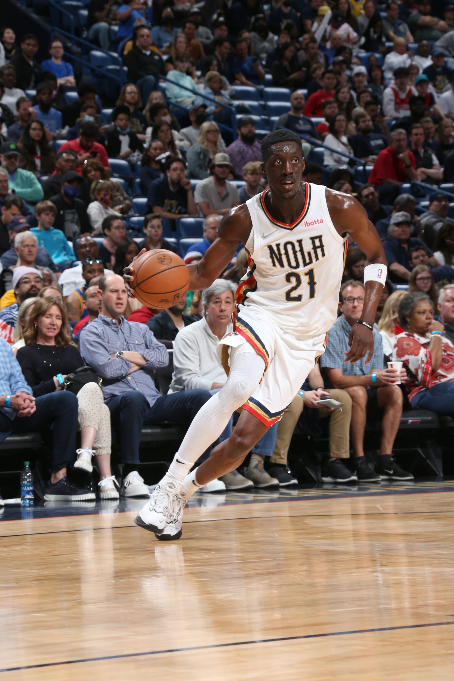 NEW ORLEANS, LA - APRIL 10: Tony Snell #21 of the New Orleans Pelicans drives to the basket during the game /GS? on April 10, 2022 at the Smoothie King Center in New Orleans, Louisiana. NOTE TO USER: User expressly acknowledges and agrees that, by downloading and or using this Photograph, user is consenting to the terms and conditions of the Getty Images License Agreement. Mandatory Copyright Notice: Copyright 2022 NBAE (Photo by Layne Murdoch Jr./NBAE via Getty Images)