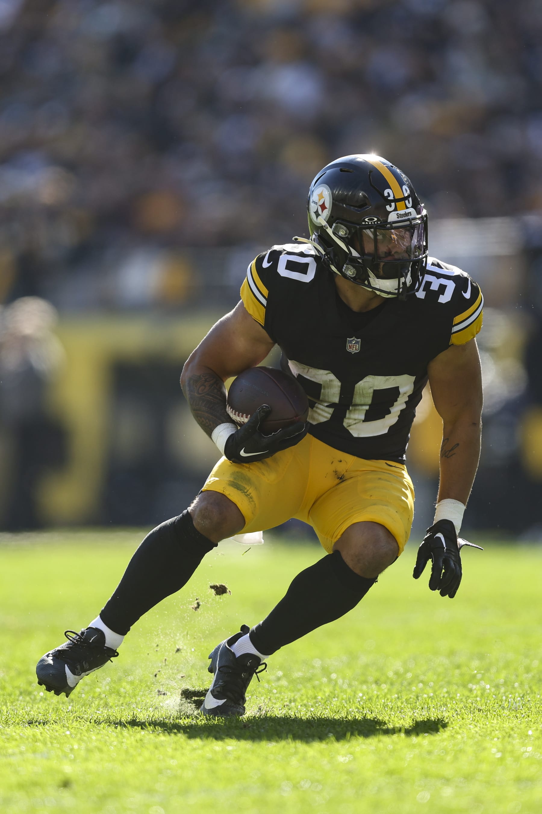 PITTSBURGH, PA - NOVEMBER 12: Jaylen Warren #30 of the Pittsburgh Steelers runs the ball during an NFL football game against the Green Bay Packers at Acrisure Stadium on November 12, 2023 in Pittsburgh, Pennsylvania. (Photo by Perry Knotts/Getty Images)
