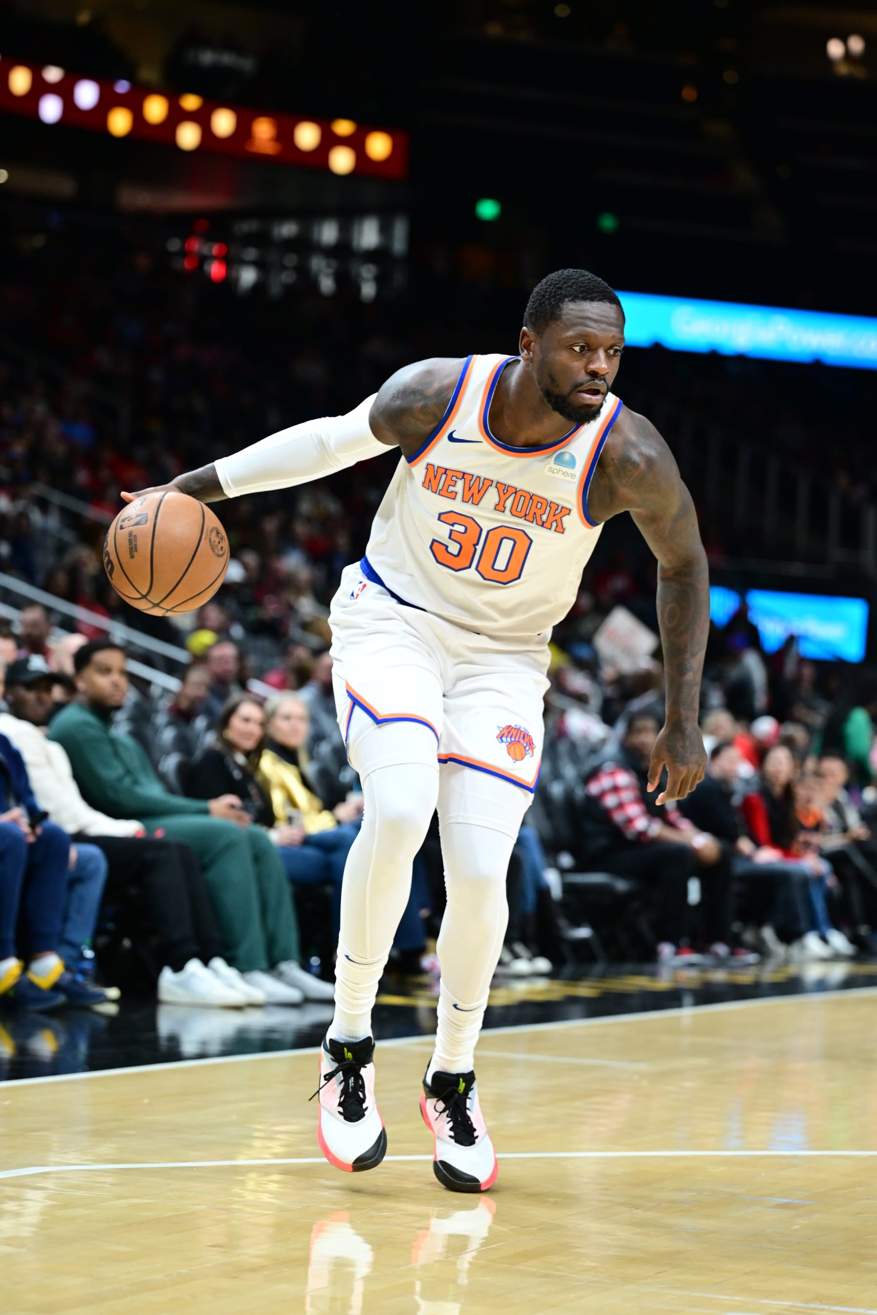 ATLANTA, GA - NOVEMBER 15: Julius Randle #30 of the New York Knicks dribbles the ball during the game against the Atlanta Hawks on November 15, 2023 at State Farm Arena in Atlanta, Georgia.  NOTE TO USER: User expressly acknowledges and agrees that, by downloading and/or using this Photograph, user is consenting to the terms and conditions of the Getty Images License Agreement. Mandatory Copyright Notice: Copyright 2023 NBAE (Photo by Adam Hagy/NBAE via Getty Images)