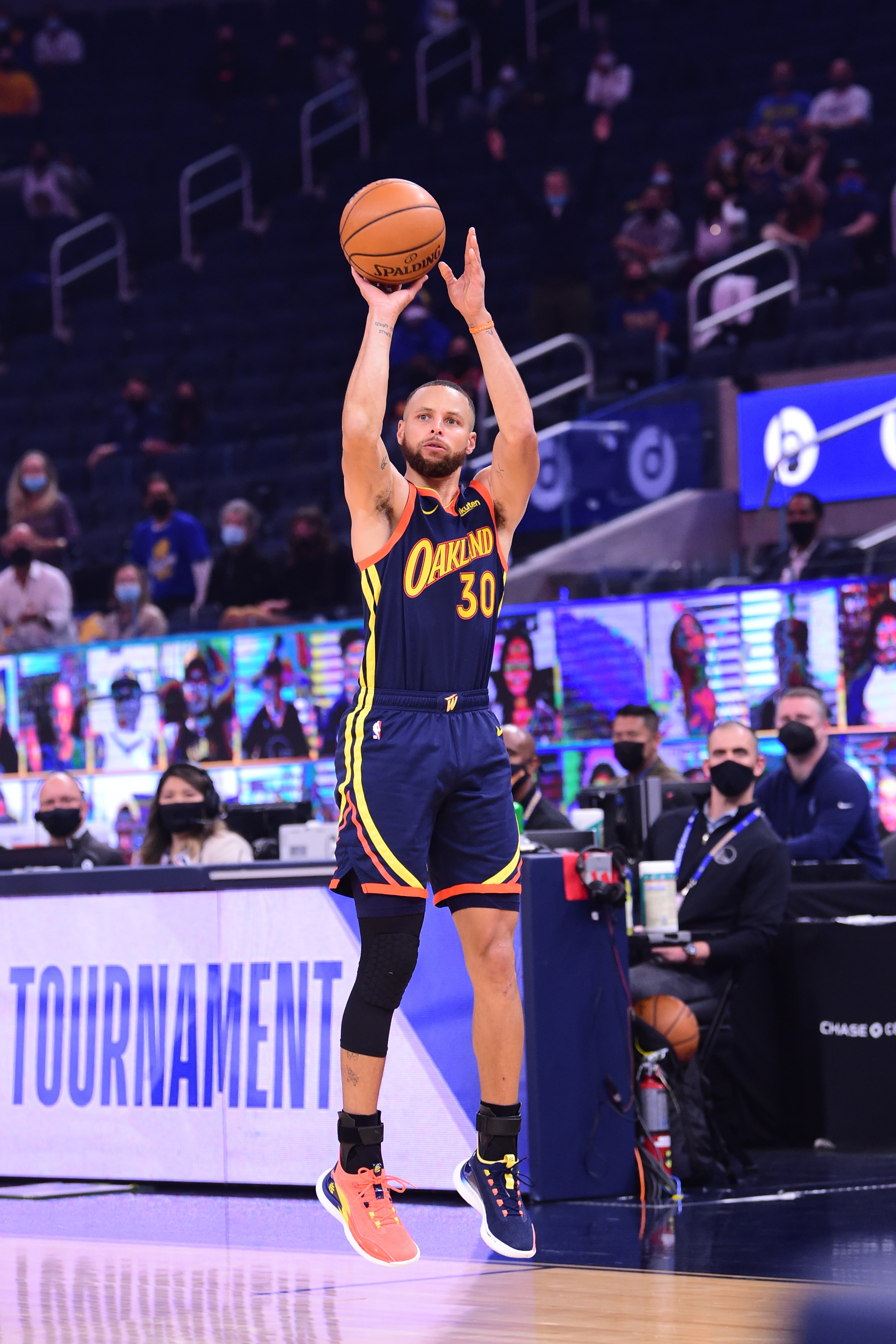 SAN FRANCISCO, CA - MAY 21: Stephen Curry #30 of the Golden State Warriors shoots a three point basket against the Memphis Grizzlies during the 2021 NBA Play-In Tournament on May 21, 2021 at Chase Center in San Francisco, California. NOTE TO USER: User expressly acknowledges and agrees that, by downloading and or using this photograph, user is consenting to the terms and conditions of Getty Images License Agreement. Mandatory Copyright Notice: Copyright 2021 NBAE (Photo by Noah Graham/NBAE via Getty Images)