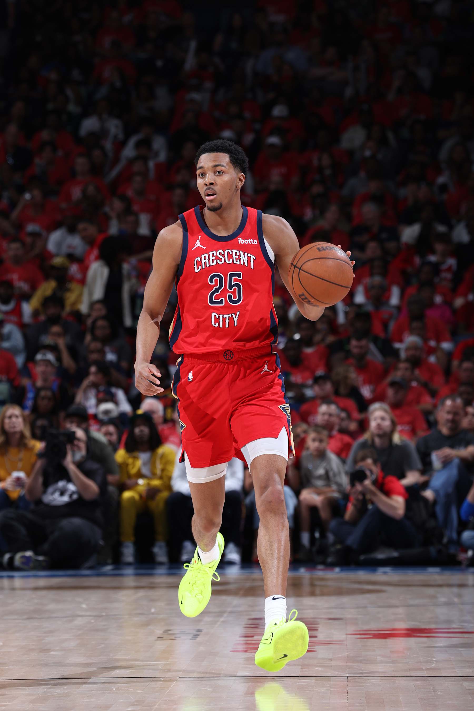 NEW ORLEANS, LA - APRIL 27:  Trey Murphy III #25 of the New Orleans Pelicans handles the ball during the game against the Oklahoma City Thunder during Round 1 Game 3 of the 2024 NBA Playoffs on April 27, 2024 at the Smoothie King Center in New Orleans, Louisiana. NOTE TO USER: User expressly acknowledges and agrees that, by downloading and or using this Photograph, user is consenting to the terms and conditions of the Getty Images License Agreement. Mandatory Copyright Notice: Copyright 2024 NBAE (Photo by Jeff Haynes/NBAE via Getty Images)