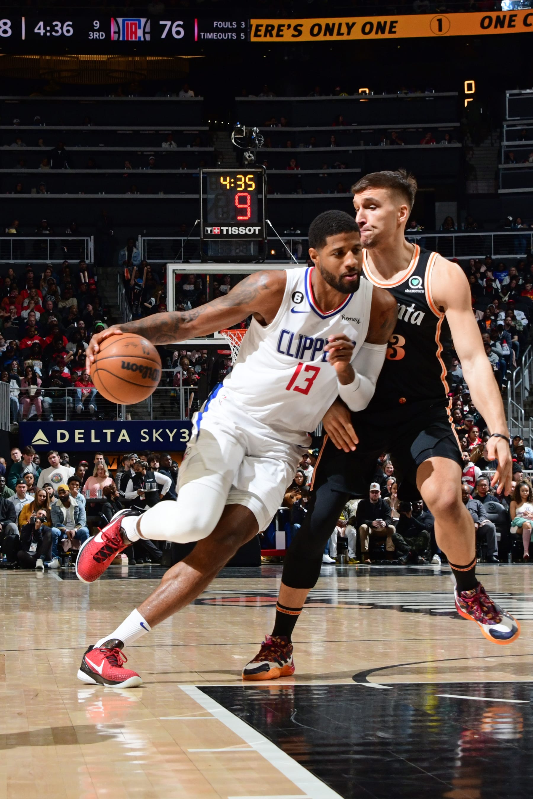 ATLANTA, GA - JANUARY 28:  Paul George #13 of the LA Clippers goes to the basket during the game on January 28, 2023 at State Farm Arena in Atlanta, Georgia.  NOTE TO USER: User expressly acknowledges and agrees that, by downloading and/or using this Photograph, user is consenting to the terms and conditions of the Getty Images License Agreement. Mandatory Copyright Notice: Copyright 2023 NBAE (Photo by Scott Cunningham/NBAE via Getty Images)