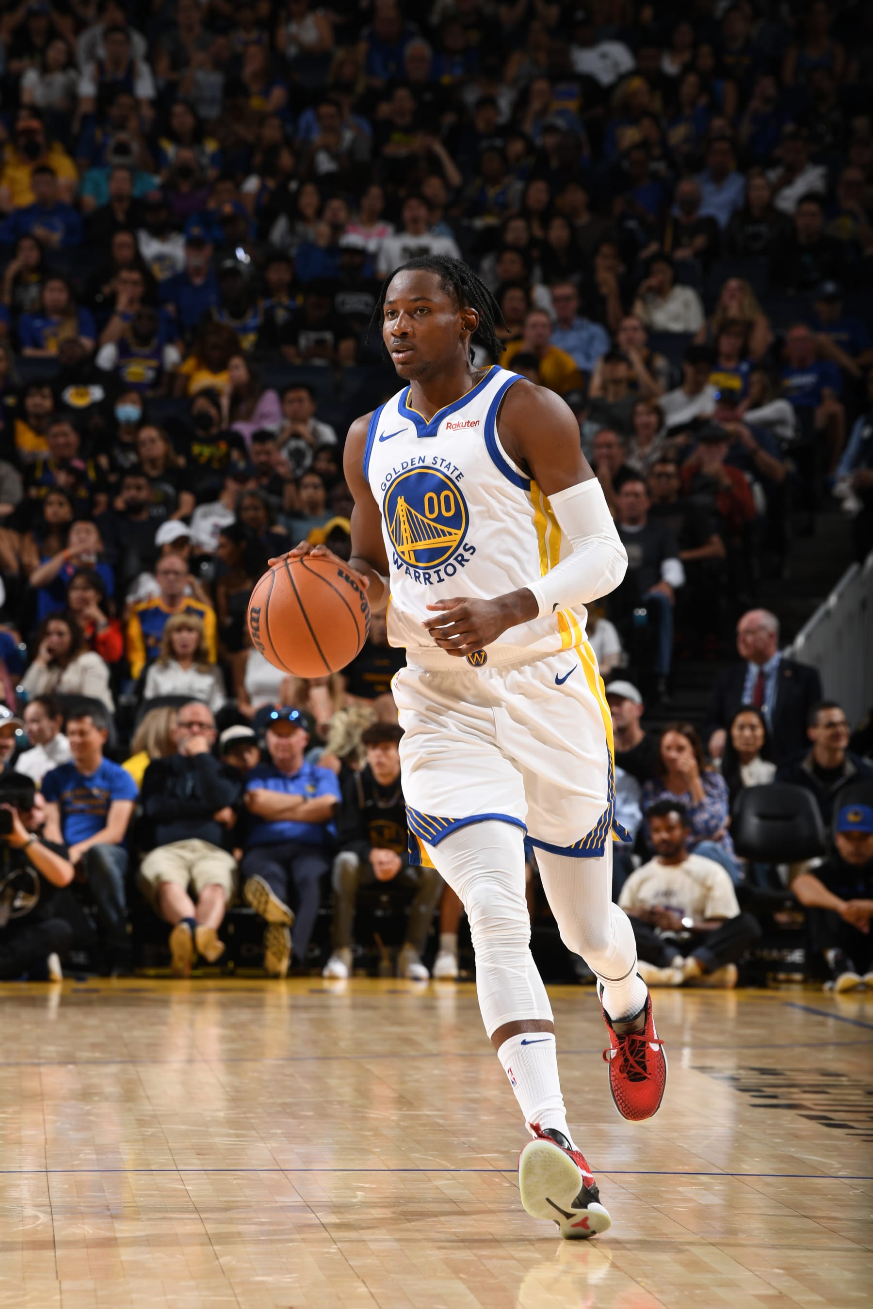 SAN FRANCISCO, CA - OCTOBER 7: Jonathan Kuminga #00 of the Golden State Warriors handles the ball during the game against the Los Angeles Lakers on October 7, 2023 at Chase Center in San Francisco, California. NOTE TO USER: User expressly acknowledges and agrees that, by downloading and or using this photograph, user is consenting to the terms and conditions of Getty Images License Agreement. Mandatory Copyright Notice: Copyright 2023 NBAE (Photo by Noah Graham/NBAE via Getty Images)