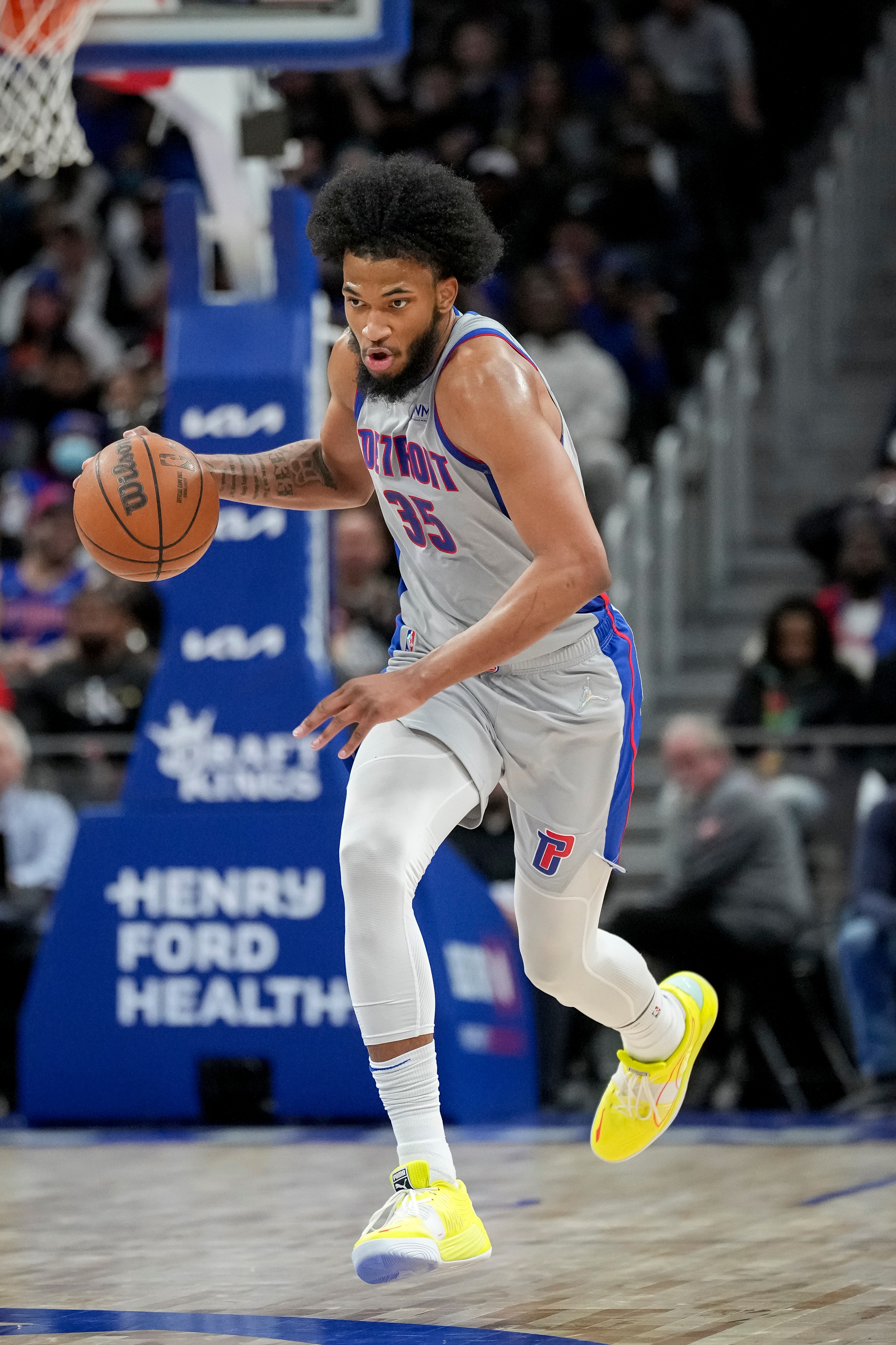 DETROIT, MICHIGAN - MARCH 31: Marvin Bagley III #35 of the Detroit Pistons drives to the basket against the Philadelphia 76ers during the third quarter at Little Caesars Arena on March 31, 2022 in Detroit, Michigan. NOTE TO USER: User expressly acknowledges and agrees that, by downloading and or using this photograph, User is consenting to the terms and conditions of the Getty Images License Agreement. (Photo by Nic Antaya/Getty Images)