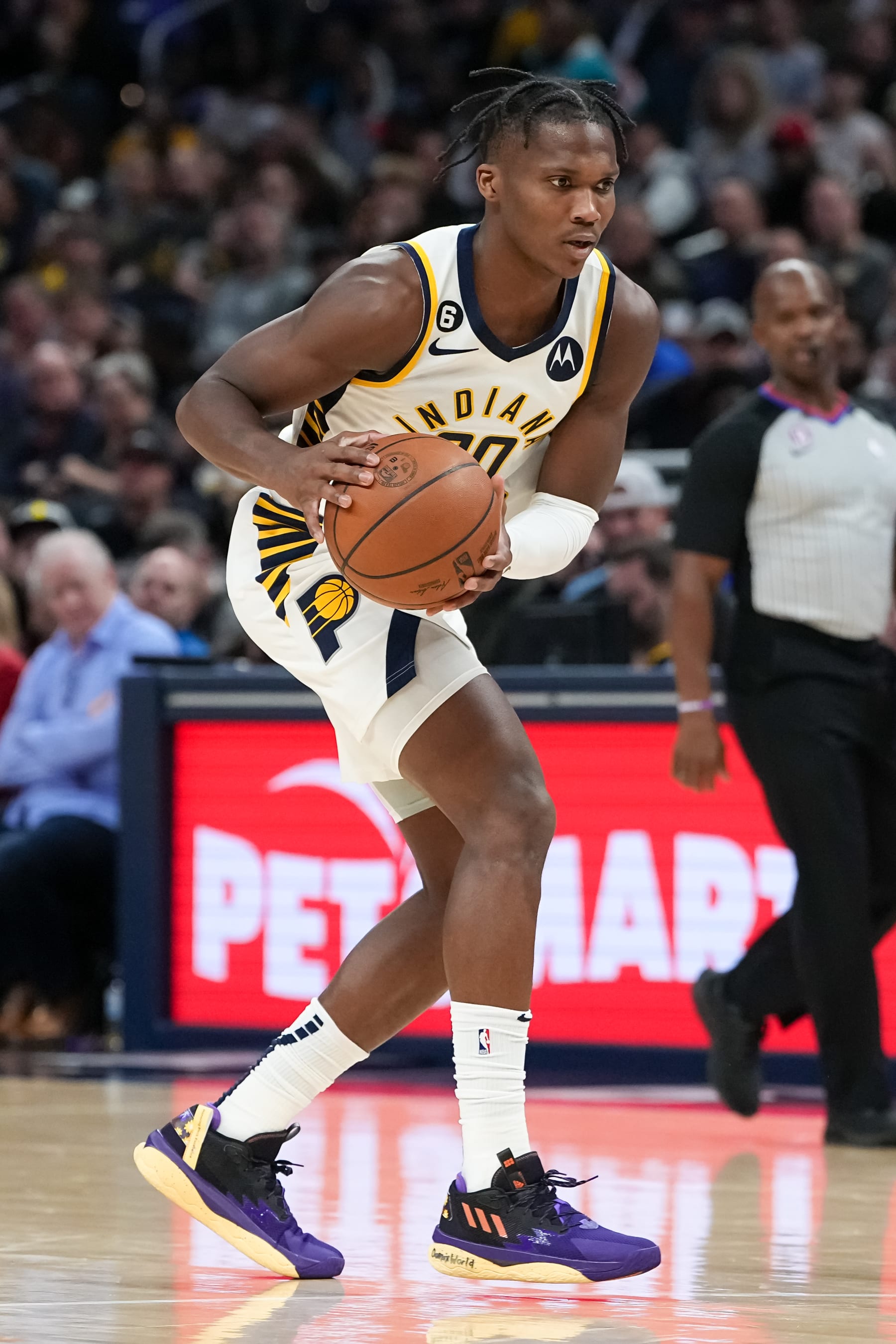INDIANAPOLIS, INDIANA - NOVEMBER 09: Bennedict Mathurin #00 of the Indiana Pacers handles the ball in the third quarter against the Denver Nuggets at Gainbridge Fieldhouse on November 09, 2022 in Indianapolis, Indiana. NOTE TO USER: User expressly acknowledges and agrees that, by downloading and or using this photograph, User is consenting to the terms and conditions of the Getty Images License Agreement. (Photo by Dylan Buell/Getty Images) INDIANAPOLIS, INDIANA - NOVEMBER 09: Bennedict Mathurin #00 of the Indiana Pacers handles the ball in the third quarter against the Denver Nuggets at Gainbridge Fieldhouse on November 09, 2022 in Indianapolis, Indiana. NOTE TO USER: User expressly acknowledges and agrees that, by downloading and or using this photograph, User is consenting to the terms and conditions of the Getty Images License Agreement. (Photo by Dylan Buell/Getty Images)