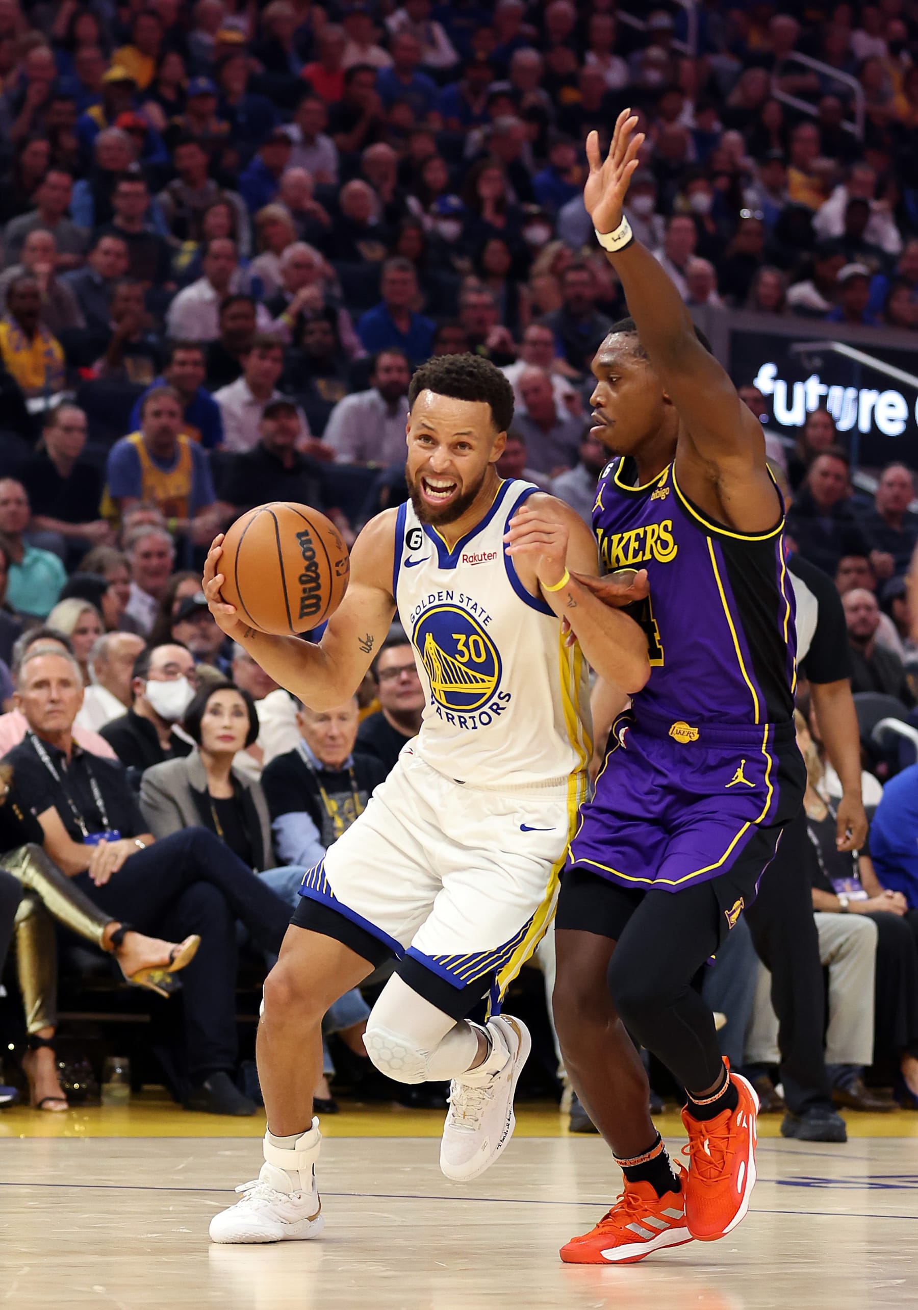 SAN FRANCISCO, CALIFORNIA - OCTOBER 18:  Stephen Curry #30 of the Golden State Warriors drives to the basket as Lonnie Walker IV #4 of the Los Angeles Lakers defends during the 1st half of the game at Chase Center on October 18, 2022 in San Francisco, California. NOTE TO USER: User expressly acknowledges and agrees that, by downloading and or using this photograph, User is consenting to the terms and conditions of the Getty Images License Agreement. (Photo by Ezra Shaw/Getty Images)