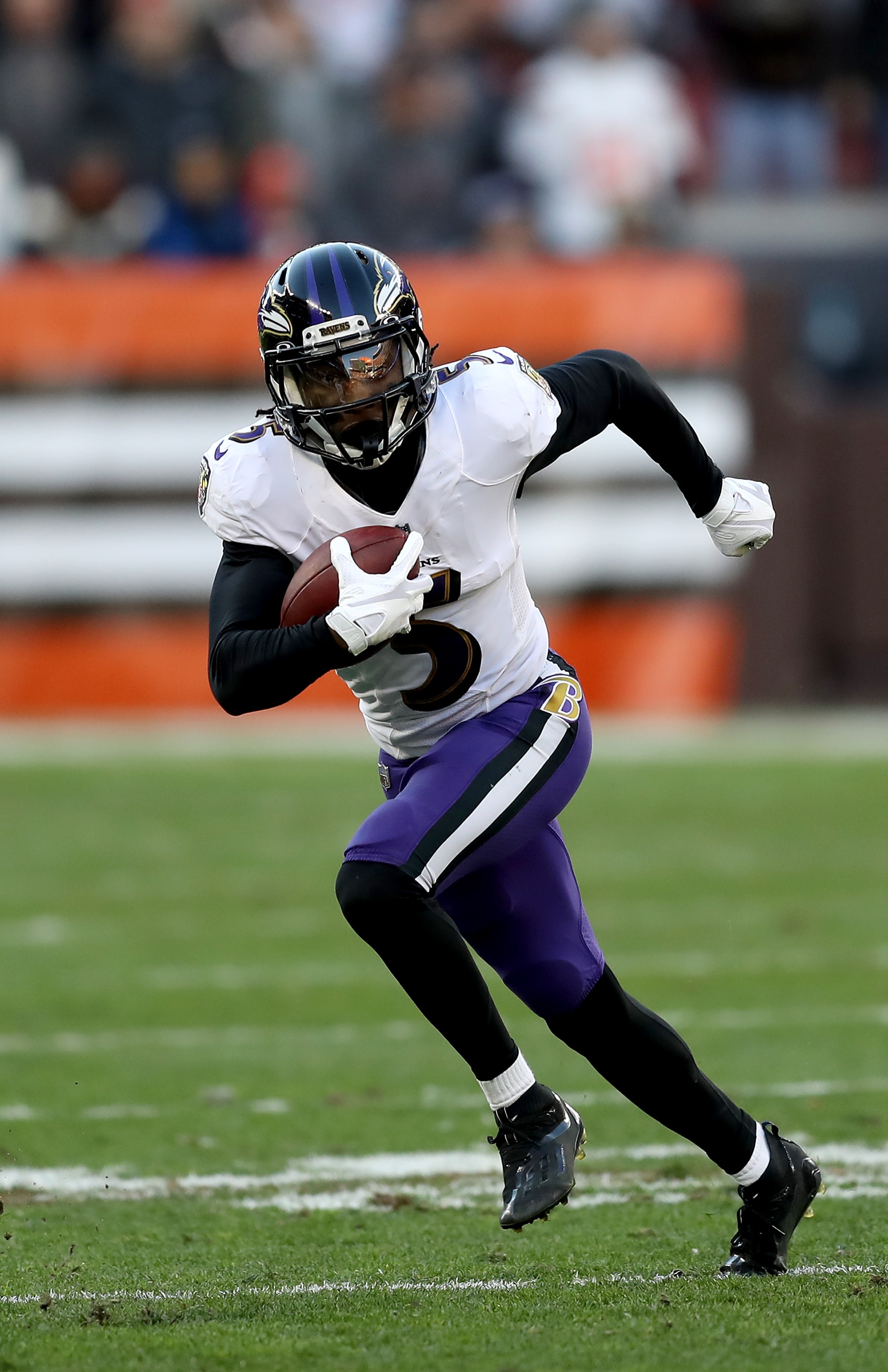 CLEVELAND, OHIO - DECEMBER 12: Marquise Brown #5 of the Baltimore Ravens runs with the ball after the catch against the Cleveland Browns during the fourth quarter at FirstEnergy Stadium on December 12, 2021 in Cleveland, Ohio. (Photo by Mike Mulholland/Getty Images)
