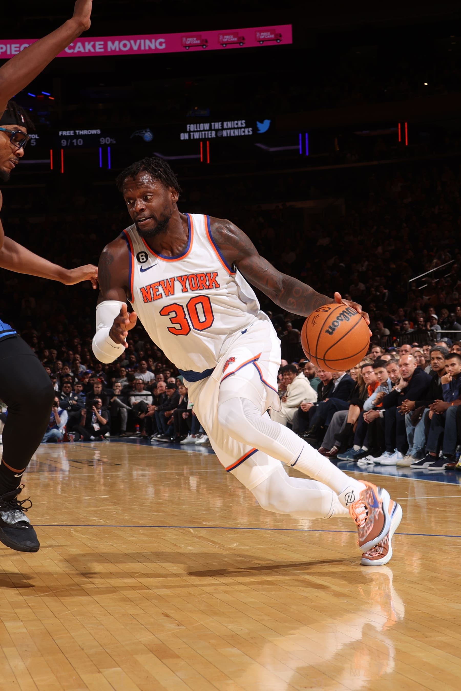 NEW YORK, NY - OCTOBER 24: Julius Randle #30 of the New York Knicks drives to the basket during the game against the Orlando Magic on October 24, 2022 at Madison Square Garden in New York City, New York.  NOTE TO USER: User expressly acknowledges and agrees that, by downloading and or using this photograph, User is consenting to the terms and conditions of the Getty Images License Agreement. Mandatory Copyright Notice: Copyright 2022 NBAE  (Photo by Nathaniel S. Butler/NBAE via Getty Images)