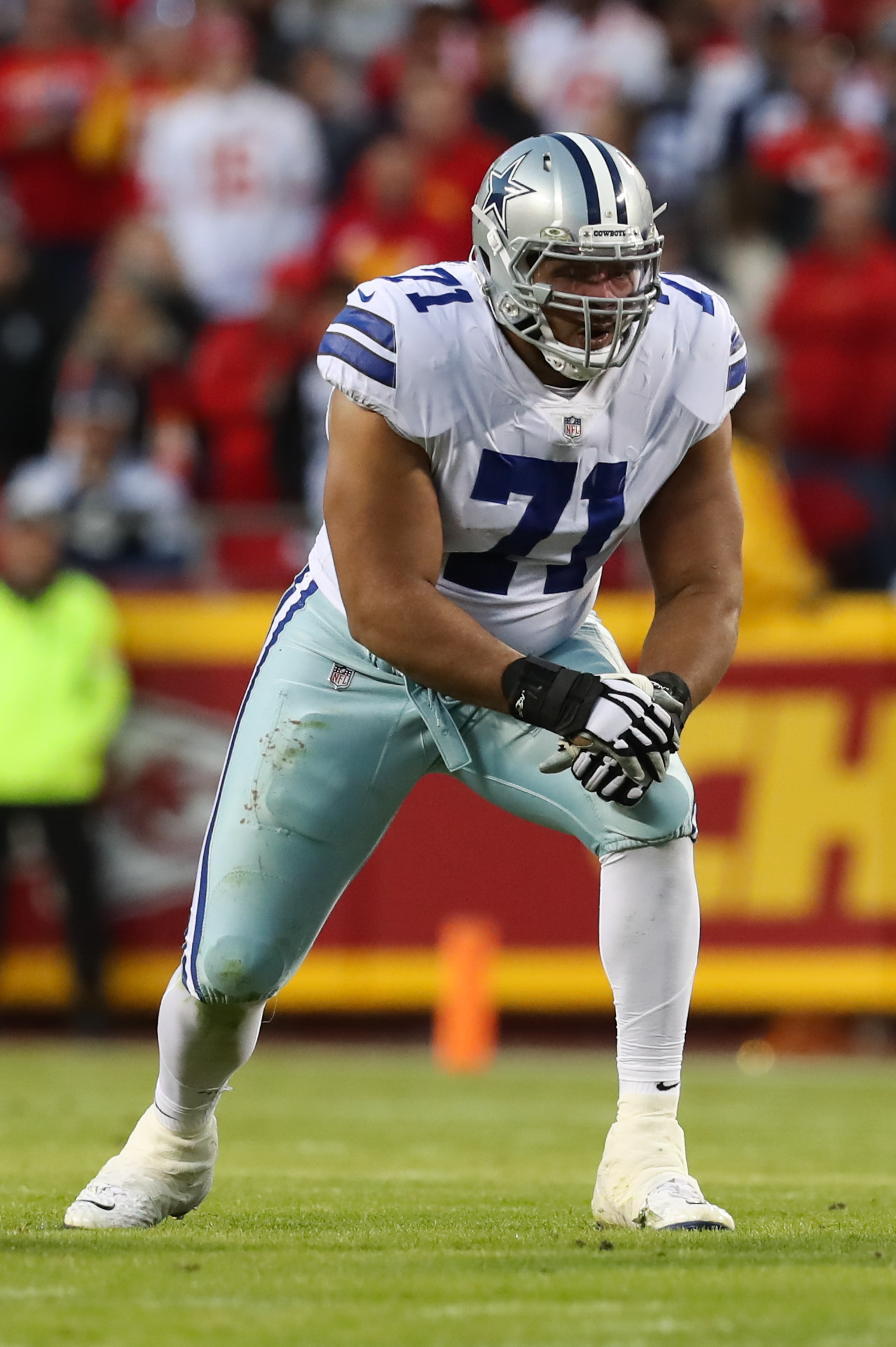 KANSAS CITY, MO - NOVEMBER 21: Dallas Cowboys offensive tackle La'el Collins (71) before the snap in the second quarter of an NFL football game between the Dallas Cowboys and Kansas City Chiefs on Nov 21, 2021 at GEHA Field at Arrowhead Stadium in Kansas City, MO. (Photo by Scott Winters/Icon Sportswire via Getty Images)