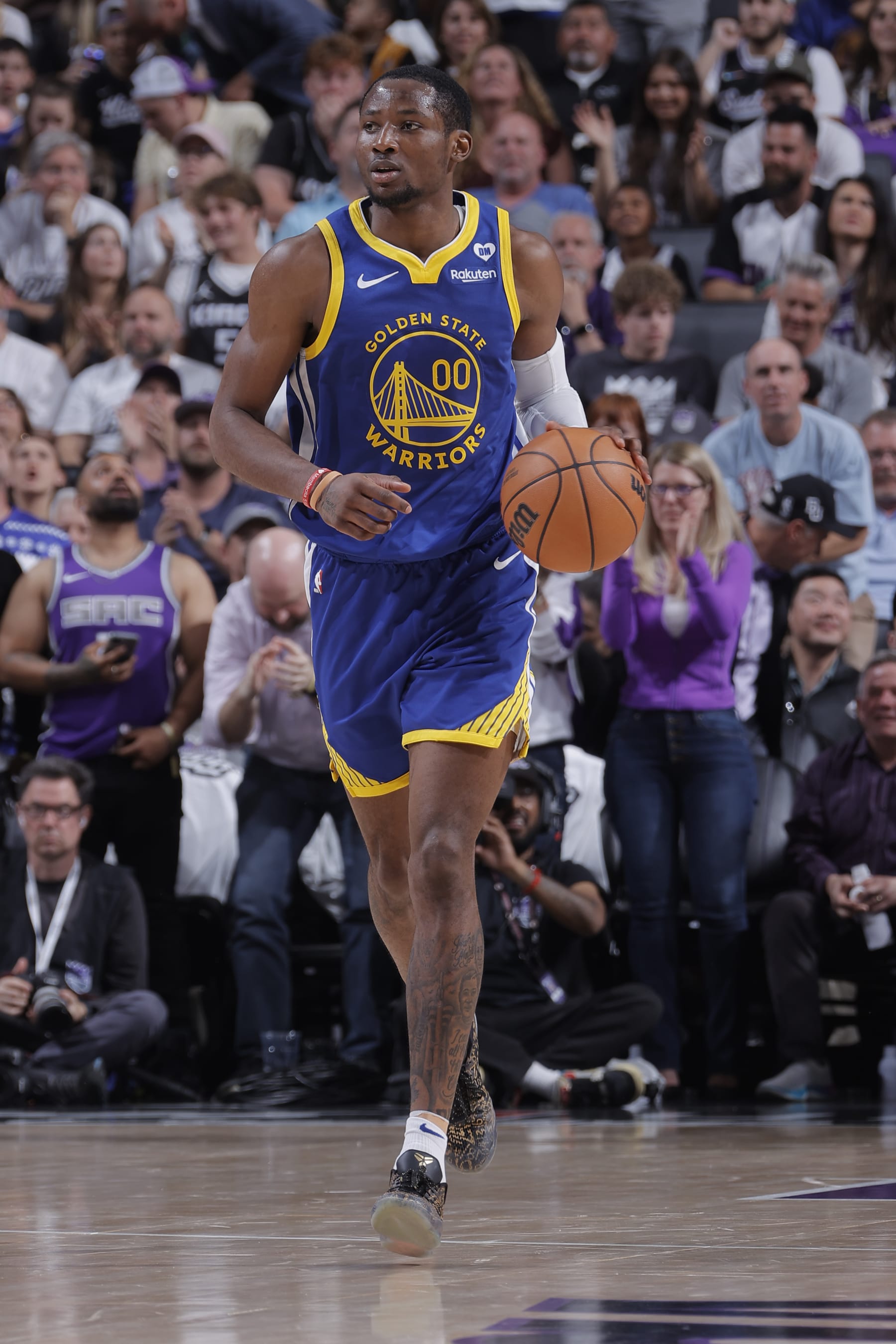 SACRAMENTO, CA - APRIL 16: Jonathan Kuminga #00 of the Golden State Warriors dribbles the ball during the game against the Sacramento Kings during the 2024 Play-In Tournament on April 16, 2024 at Golden 1 Center in Sacramento, California. NOTE TO USER: User expressly acknowledges and agrees that, by downloading and or using this Photograph, user is consenting to the terms and conditions of the Getty Images License Agreement. Mandatory Copyright Notice: Copyright 2024 NBAE (Photo by Rocky Widner/NBAE via Getty Images)
