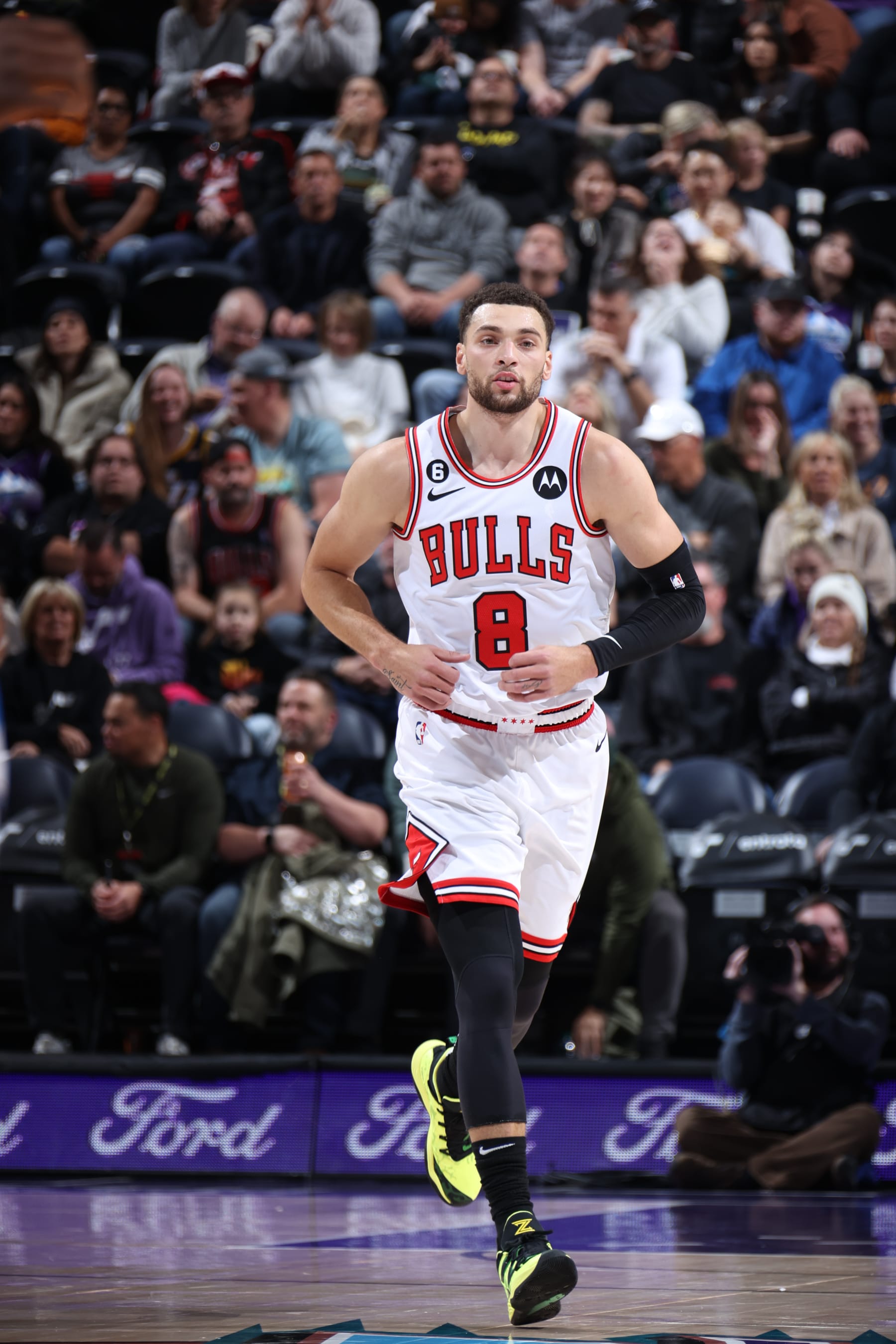 SALT LAKE CITY, UT - NOVEMBER 28: Zach LaVine #8 of the Chicago Bulls moves the ball during the game against the Utah Jazz on November 28, 2022 at vivint.SmartHome Arena in Salt Lake City, Utah. NOTE TO USER: User expressly acknowledges and agrees that, by downloading and or using this Photograph, User is consenting to the terms and conditions of the Getty Images License Agreement. Mandatory Copyright Notice: Copyright 2022 NBAE (Photo by Melissa Majchrzak/NBAE via Getty Images)