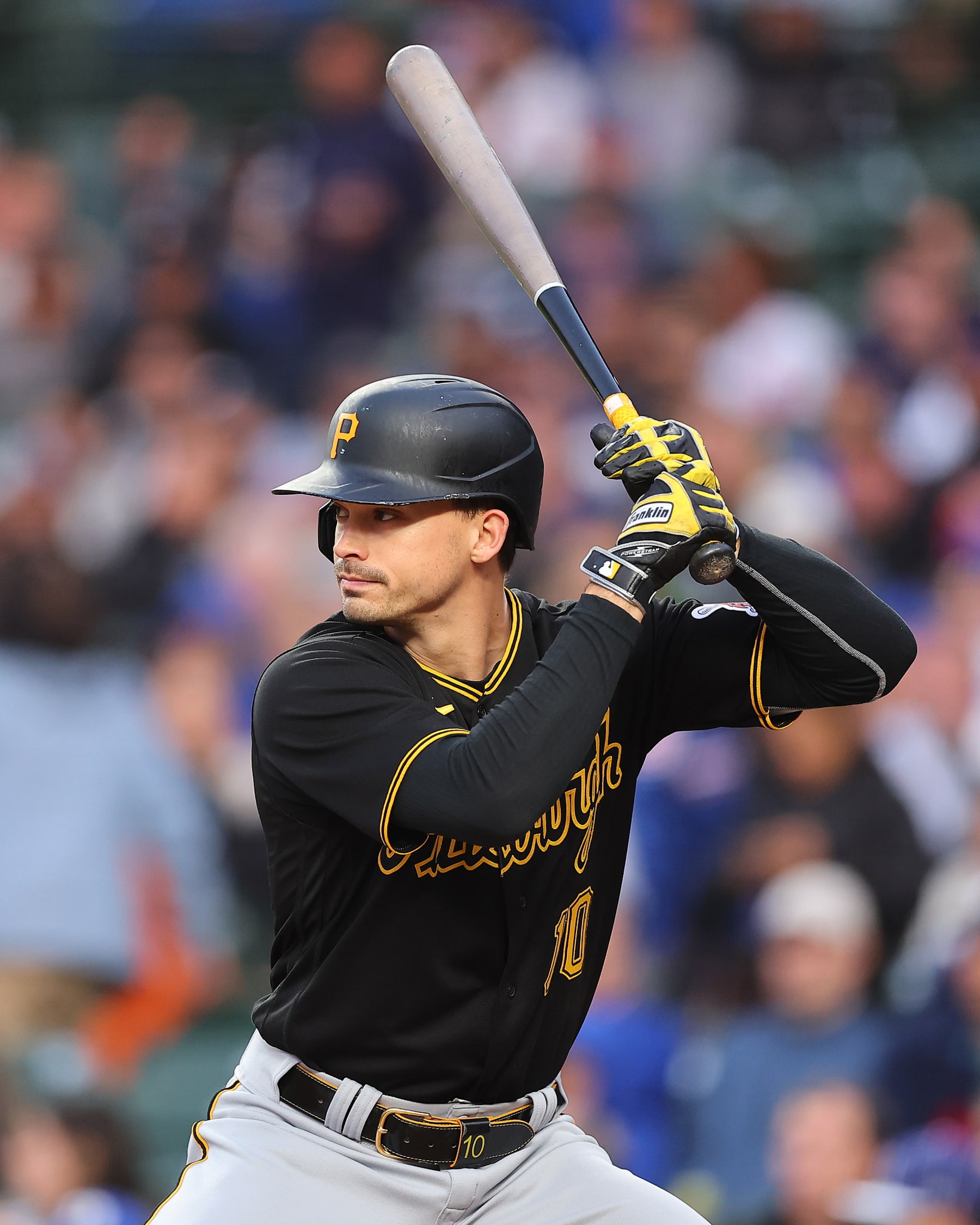 CHICAGO, ILLINOIS - JUNE 15: Bryan Reynolds #10 of the Pittsburgh Pirates at bat against the Chicago Cubs at Wrigley Field on June 15, 2023 in Chicago, Illinois. (Photo by Michael Reaves/Getty Images)