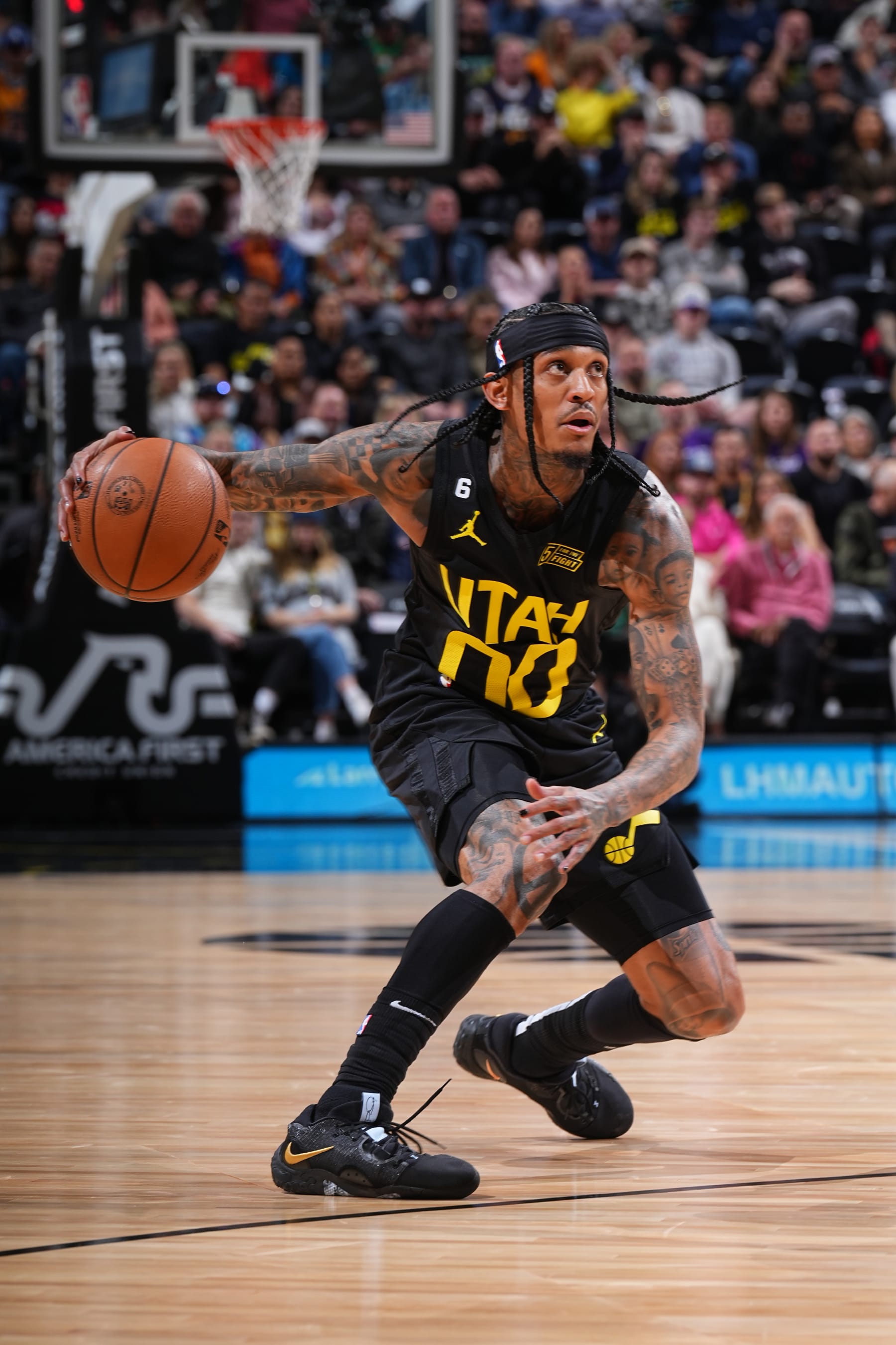SALT LAKE CITY, UT - OCTOBER 31: Jordan Clarkson #00 of the Utah Jazz dribbles the ball during the game against the Memphis Grizzlies on October 31, 2022 at Vivint SmartHome Arena in Salt Lake City, Utah. NOTE TO USER: User expressly acknowledges and agrees that, by downloading and or using this Photograph, User is consenting to the terms and conditions of the Getty Images License Agreement. Mandatory Copyright Notice: Copyright 2022 NBAE (Photo by Garrett Ellwood/NBAE via Getty Images)