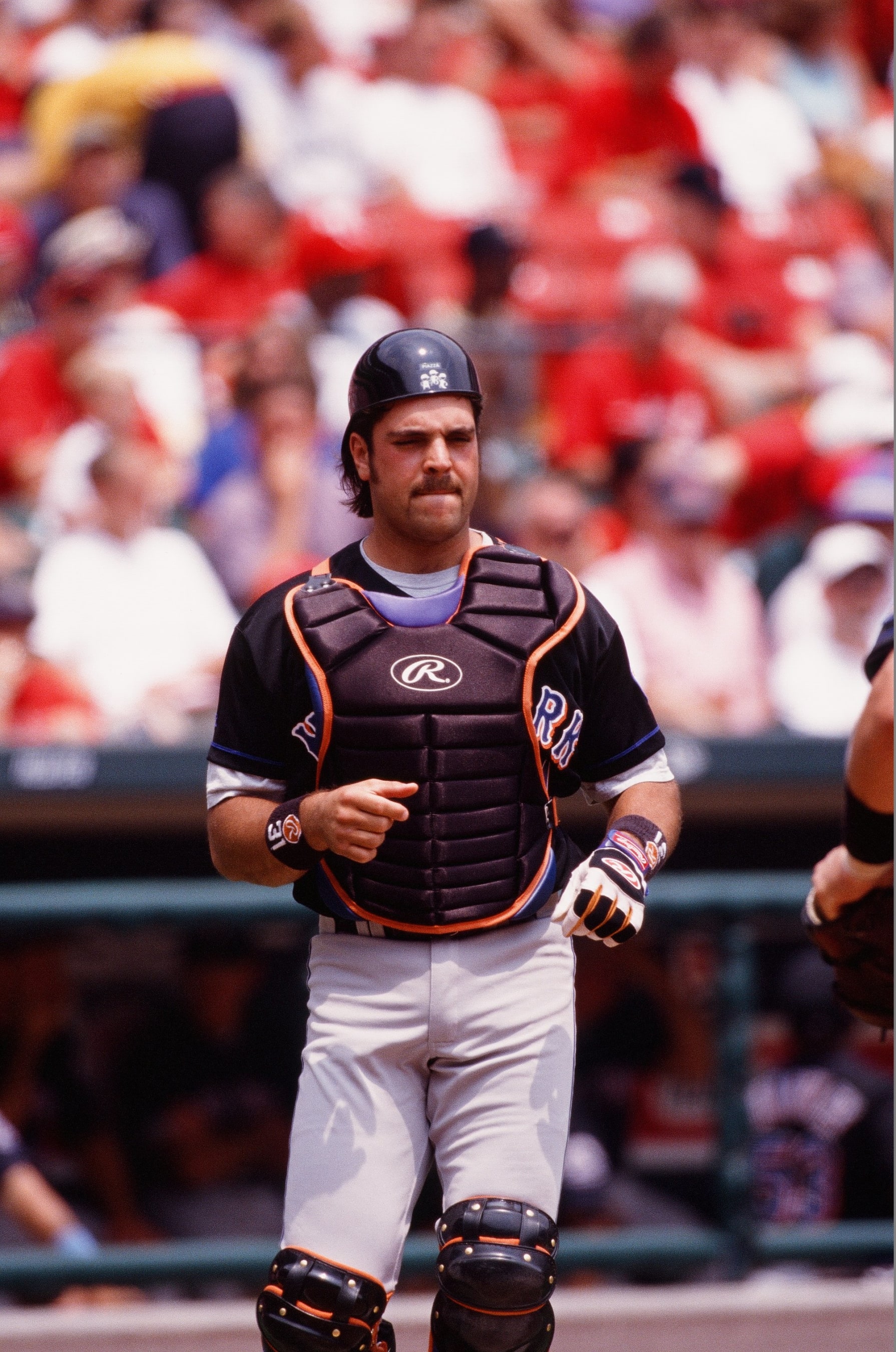 ST. LOUIS, MO - JUNE 20: Mike Piazza of the New York Mets looks on against the St. Louis Cardinals at Busch Stadium on June 20, 1999 in St. Louis, Missouri. (Photo by Sporting News via Getty Images via Getty Images) 