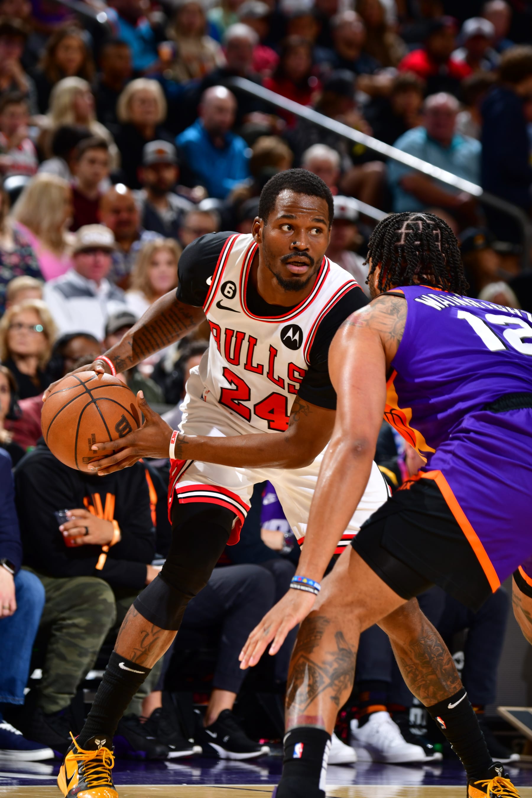 PHOENIX, AZ - NOVEMBER 30: Javonte Green #24 of the Chicago Bulls handles the ball during the game against the Phoenix Suns on November 30, 2022 at Footprint Center in Phoenix, Arizona. NOTE TO USER: User expressly acknowledges and agrees that, by downloading and or using this photograph, user is consenting to the terms and conditions of the Getty Images License Agreement. Mandatory Copyright Notice: Copyright 2022 NBAE (Photo by Barry Gossage/NBAE via Getty Images)