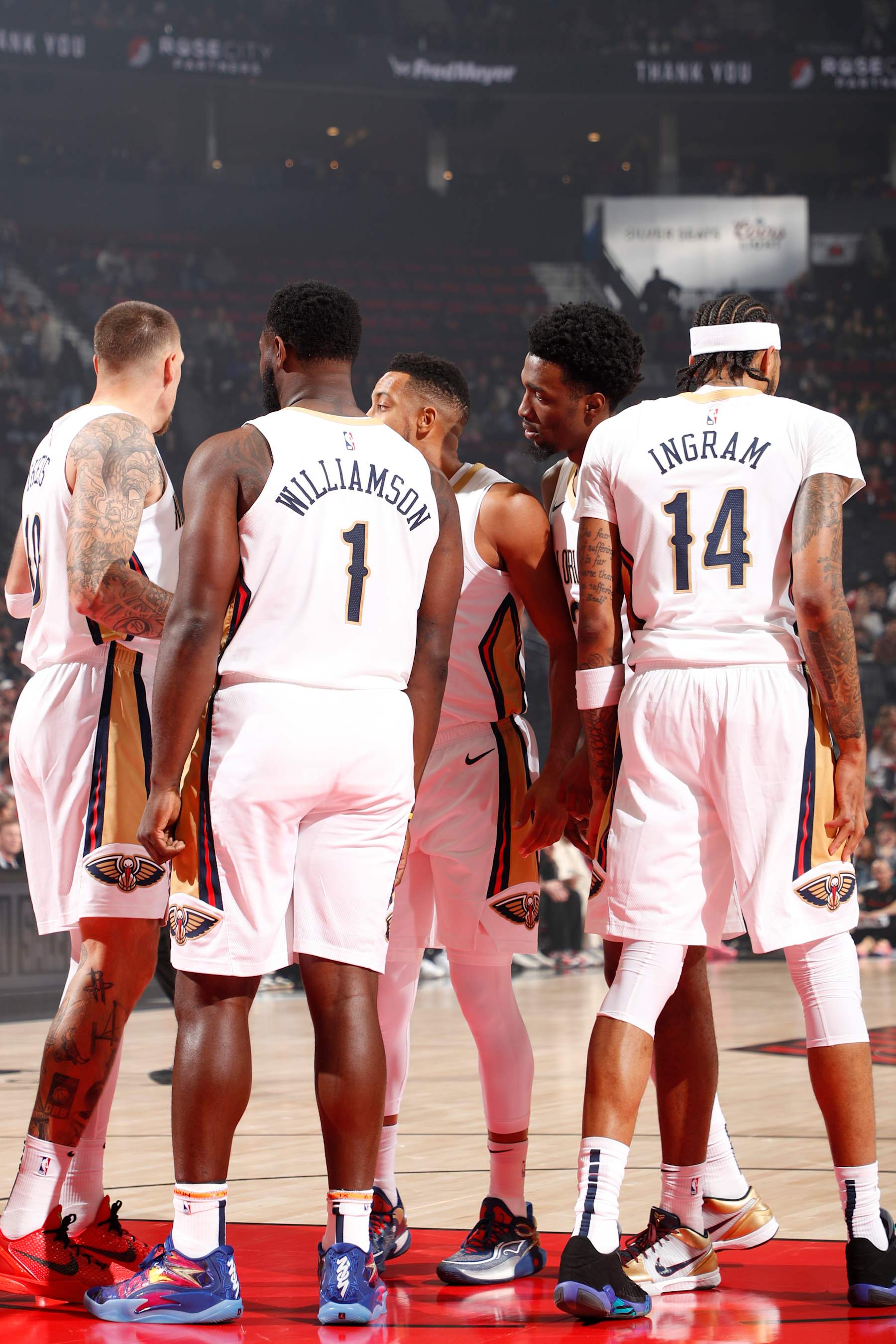 PORTLAND, OR - OCTOBER 25: The New Orleans Pelicans huddle up during the game against the Portland Trail Blazers on October 25, 2024 at the Moda Center Arena in Portland, Oregon. NOTE TO USER: User expressly acknowledges and agrees that, by downloading and or using this photograph, user is consenting to the terms and conditions of the Getty Images License Agreement. Mandatory Copyright Notice: Copyright 2024 NBAE (Photo by Cameron Browne/NBAE via Getty Images)
