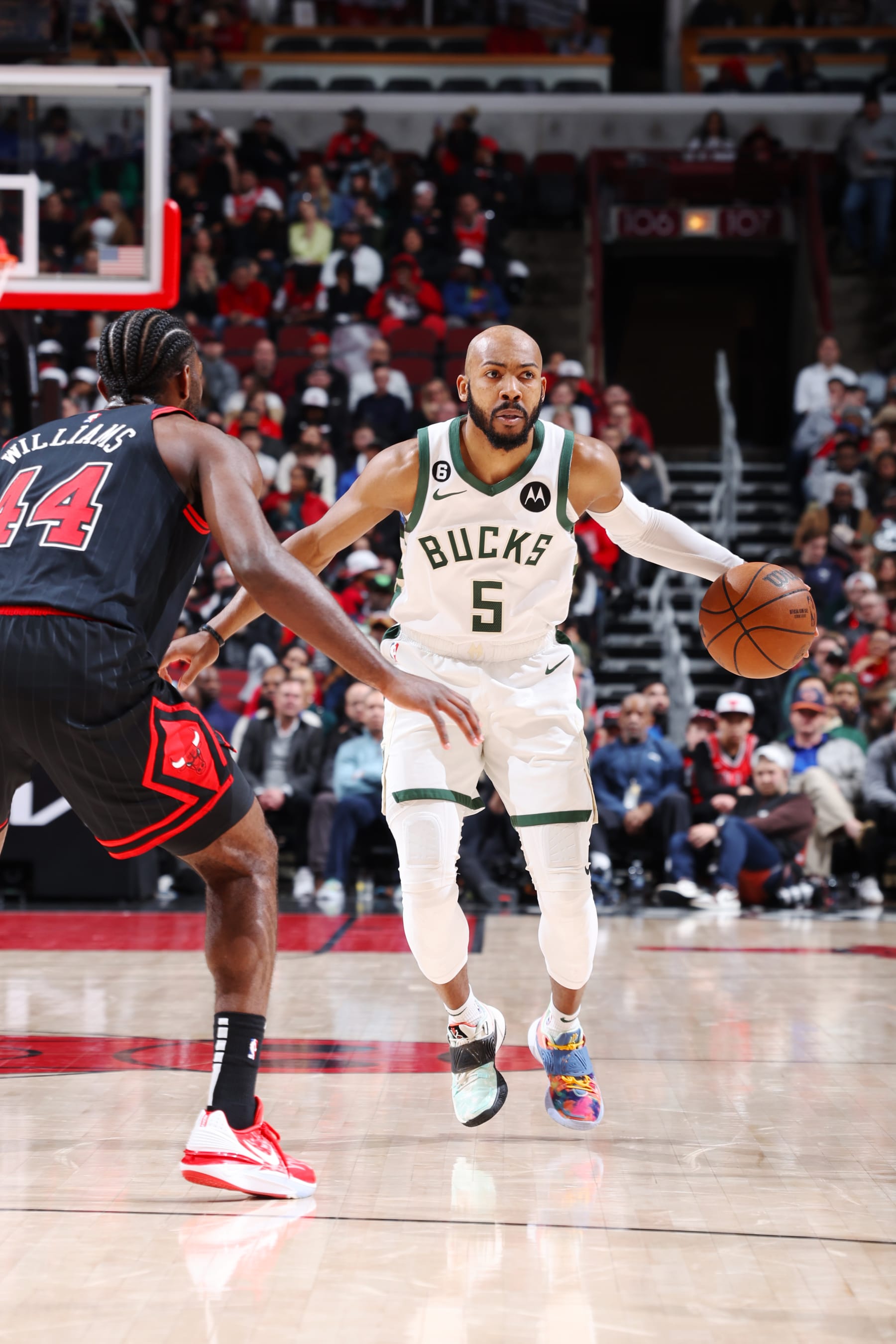CHICAGO, IL - FEBRUARY 16: Jevon Carter #5 of the Milwaukee Bucks drives to the basket during the game against the Chicago Bulls on February 16, 2023 at United Center in Chicago, Illinois. NOTE TO USER: User expressly acknowledges and agrees that, by downloading and or using this photograph, User is consenting to the terms and conditions of the Getty Images License Agreement. Mandatory Copyright Notice: Copyright 2023 NBAE (Photo by Jeff Haynes/NBAE via Getty Images)