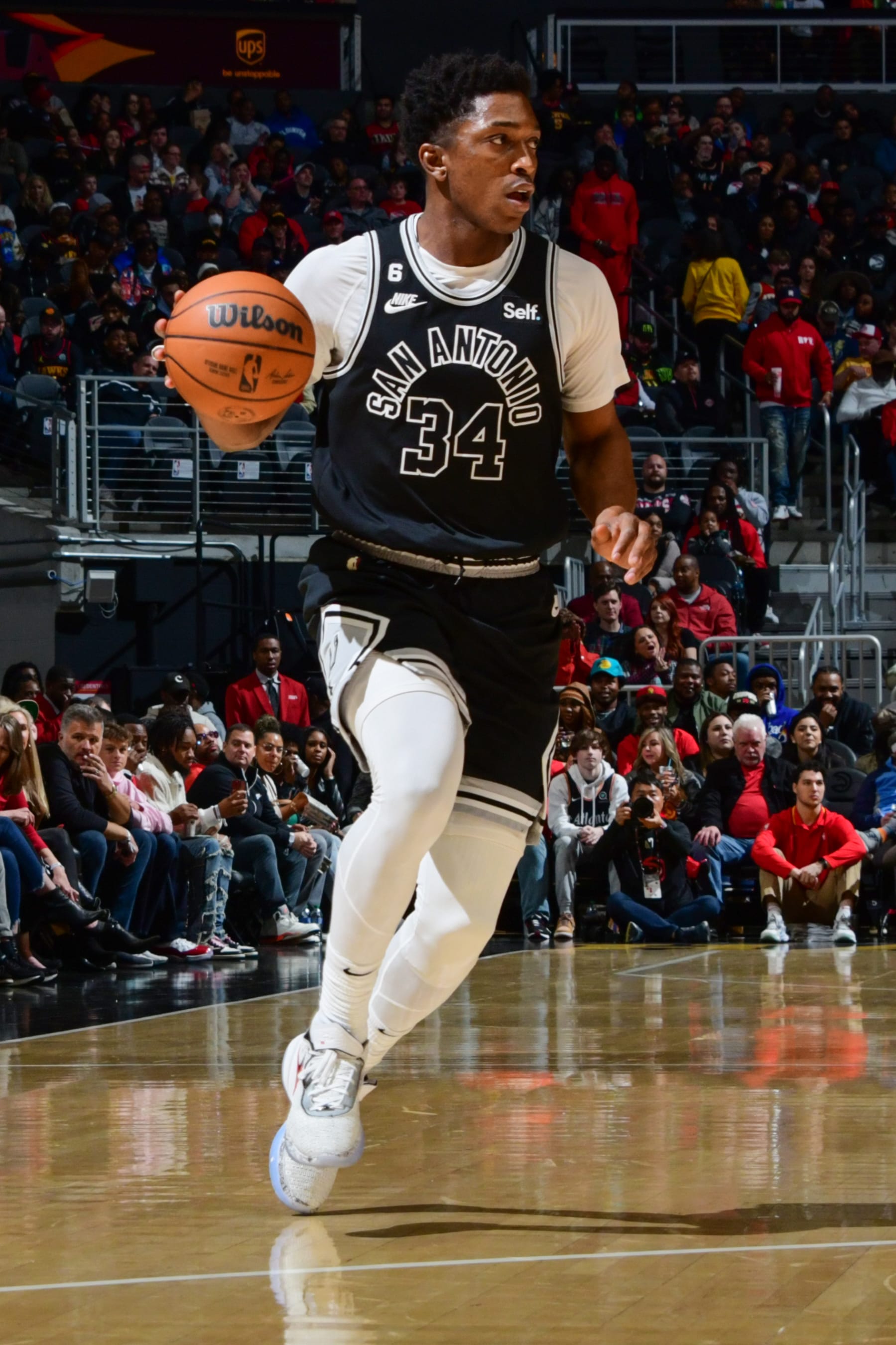 ATLANTA, GA - FEBUARY 11: Stanley Johnson #34 of the San Antonio Spurs goes to the basket during the game on Febuary 11, 2023 at State Farm Arena in Atlanta, Georgia.  NOTE TO USER: User expressly acknowledges and agrees that, by downloading and/or using this Photograph, user is consenting to the terms and conditions of the Getty Images License Agreement. Mandatory Copyright Notice: Copyright 2023 NBAE (Photo by Scott Cunningham/NBAE via Getty Images)