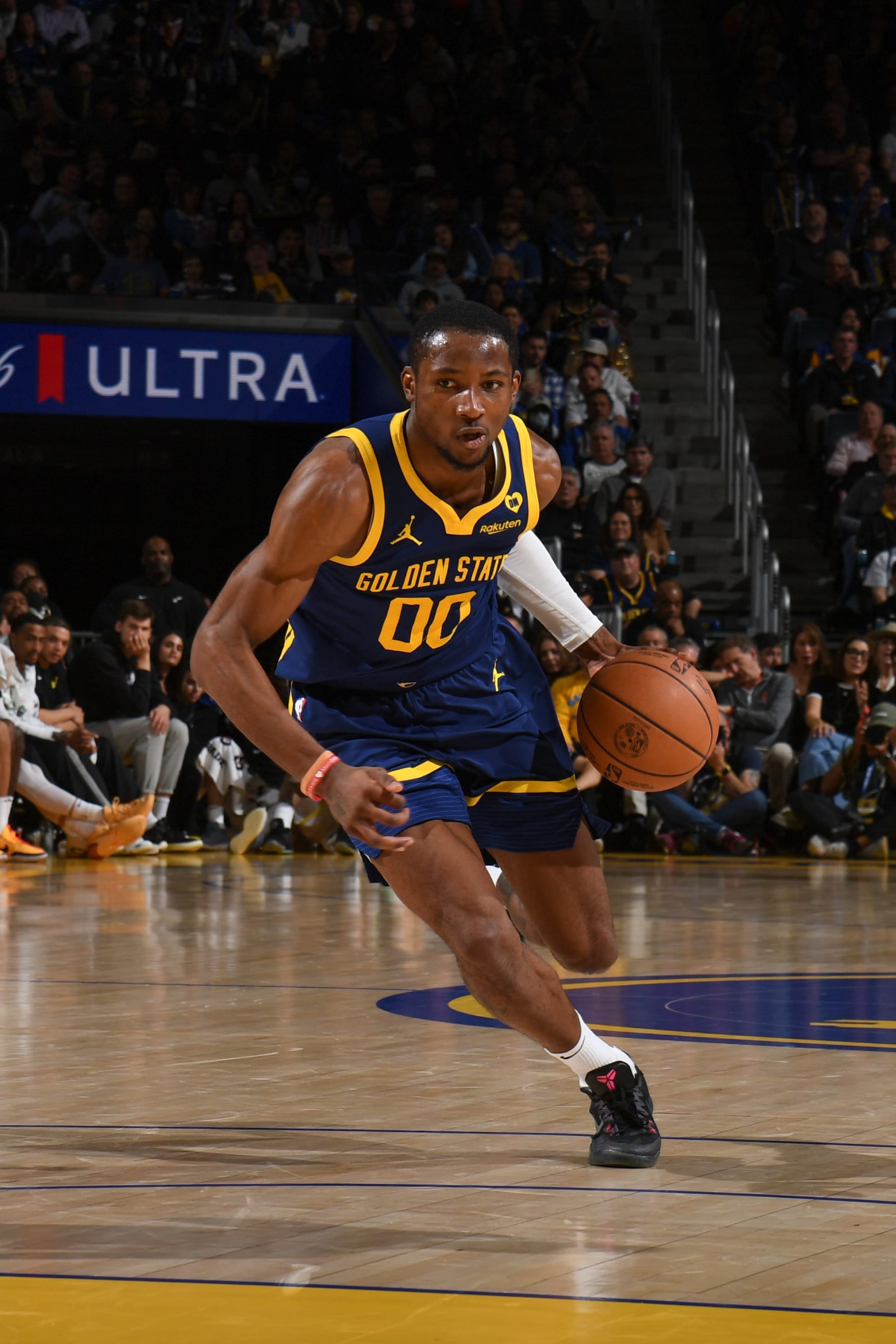 SAN FRANCISCO, CA - APRIL 7:  Jonathan Kuminga #00 of the Golden State Warriors goes to the basket during the game on April 7, 2024 at Chase Center in San Francisco, California. NOTE TO USER: User expressly acknowledges and agrees that, by downloading and or using this photograph, user is consenting to the terms and conditions of Getty Images License Agreement. Mandatory Copyright Notice: Copyright 2024 NBAE (Photo by Noah Graham/NBAE via Getty Images)