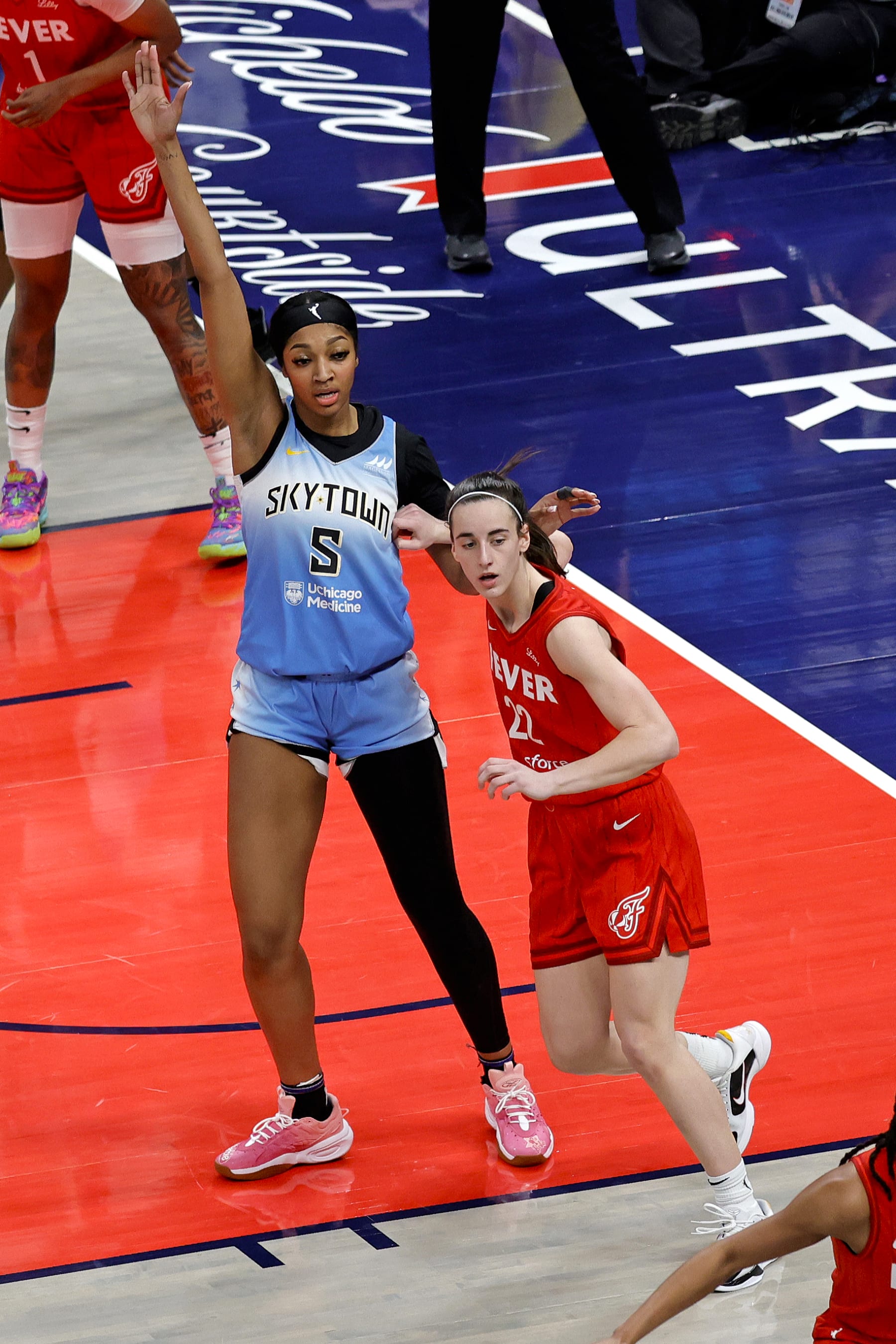 INDIANAPOLIS, IN - JUNE 01: Chicago Sky forward Angel Reese (5) is guarded by Indiana Fever guard Caitlin Clark (22) on June 1, 2024, at Gainbridge Fieldhouse in Indianapolis, Indiana. (Photo by Brian Spurlock/Icon Sportswire via Getty Images)